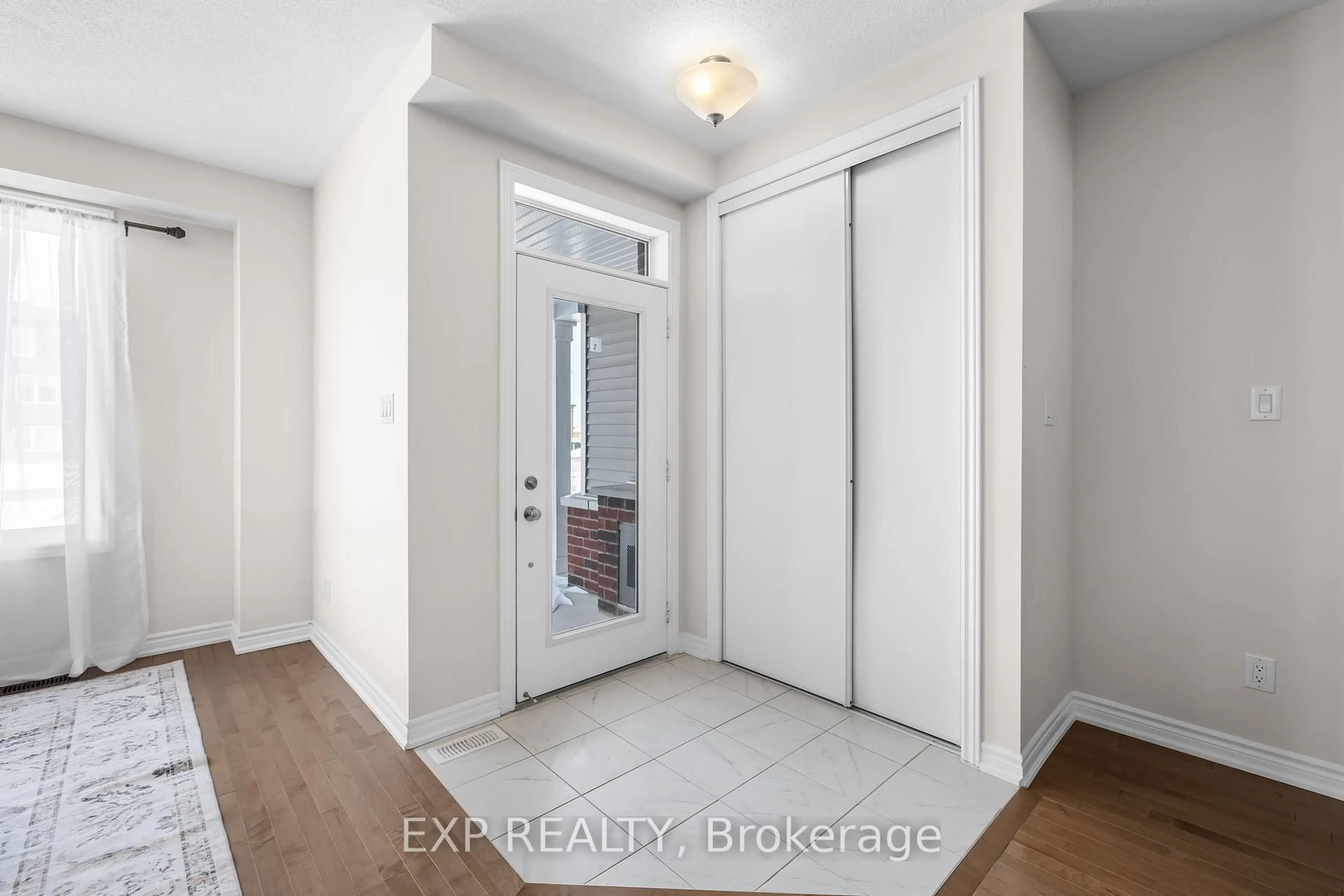 Indoor entryway for 1074 Chapman Mills Dr, Ottawa Ontario K2J 6P5