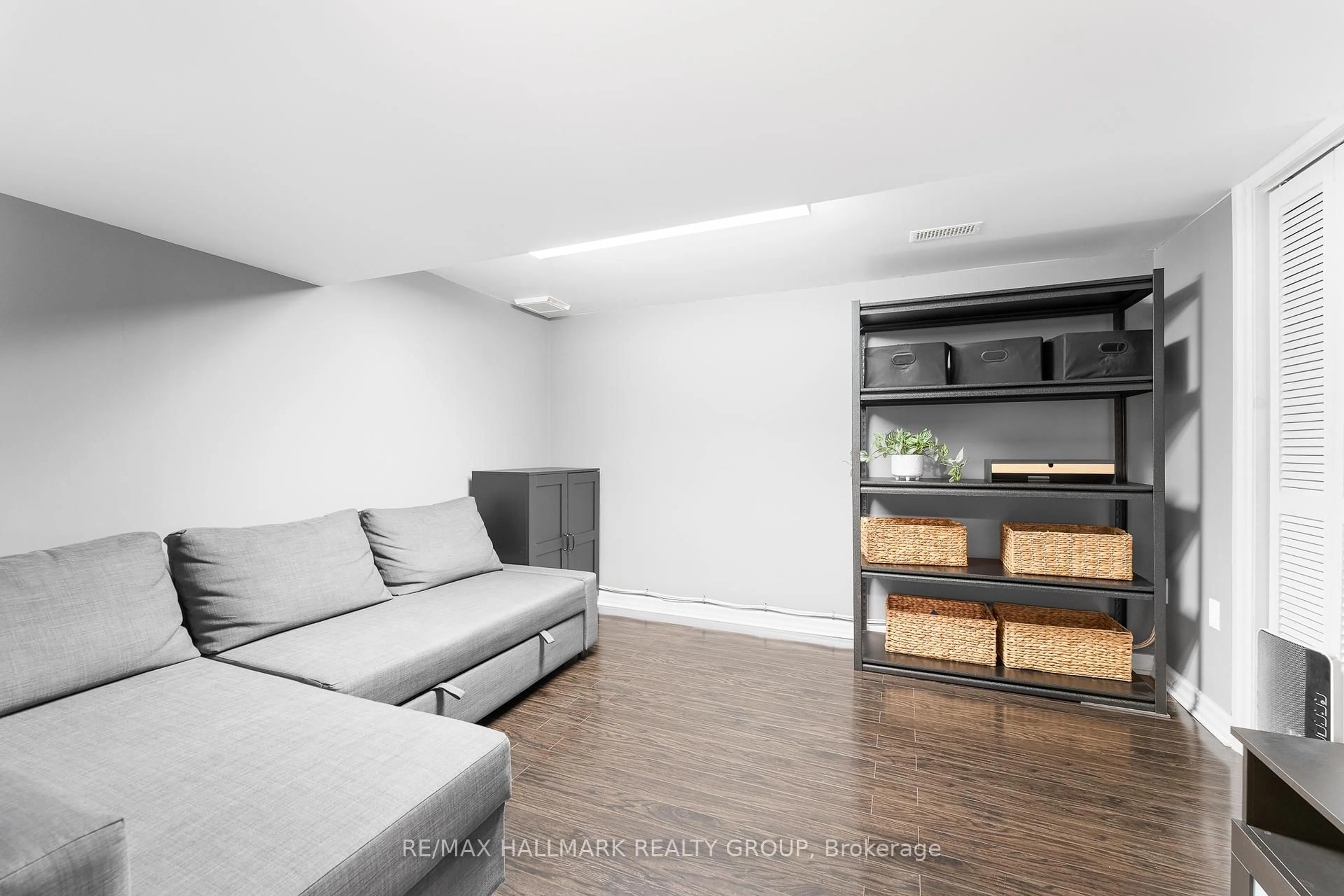 Living room with furniture, unknown for 1126 Chimney Hill Way, Ottawa Ontario K1J 8Z6