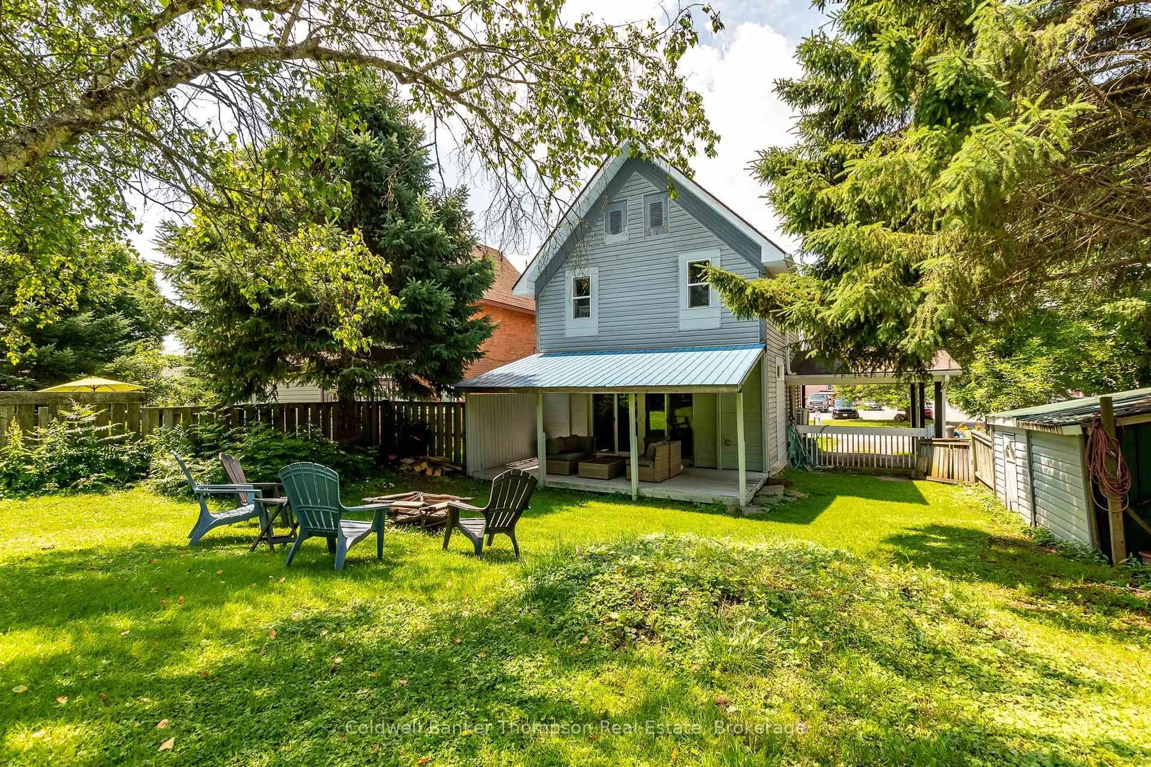 Patio, street for 14 North Fetterly St, Huntsville Ontario P1H 1K8