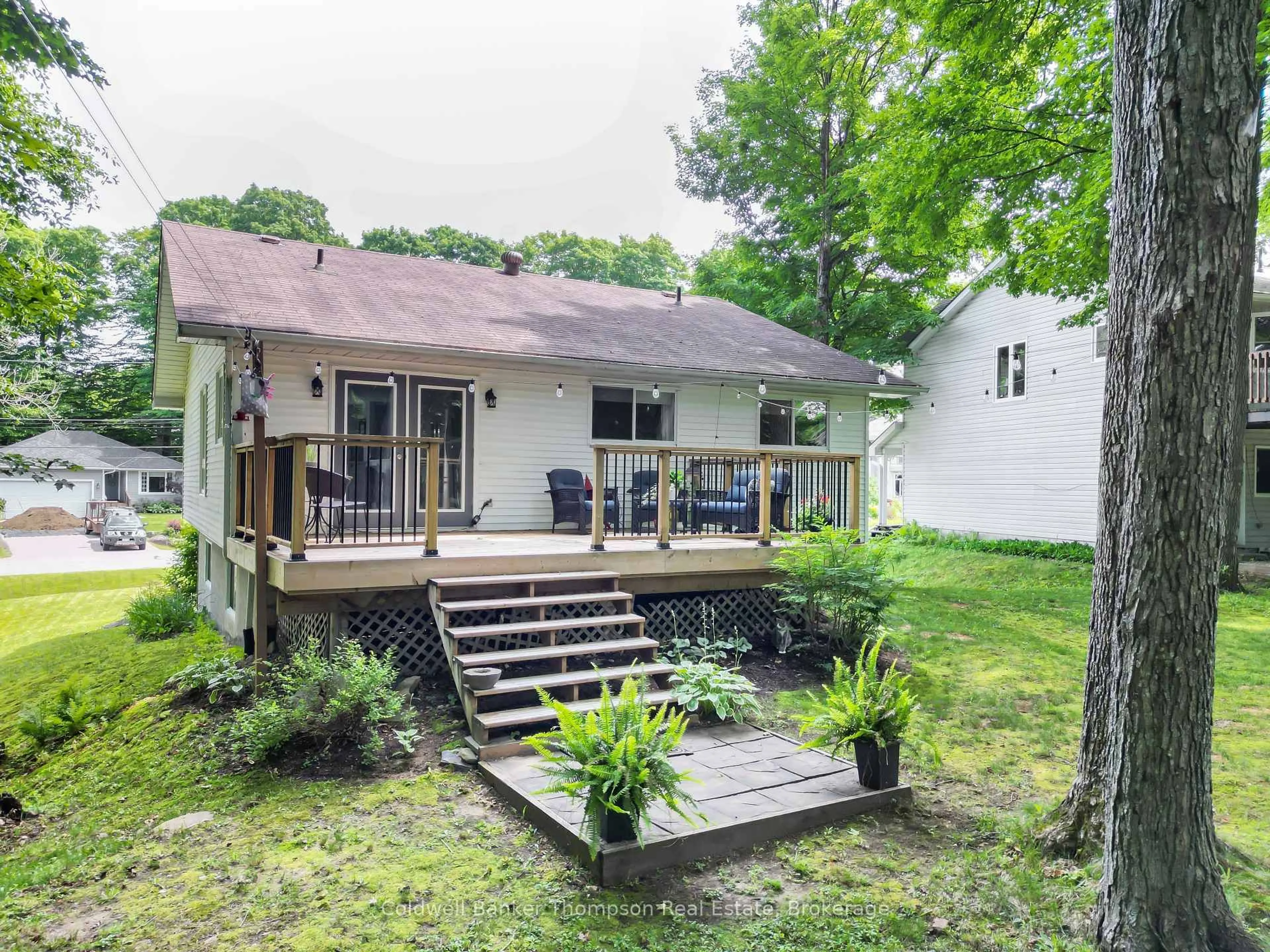 Patio, unknown for 32 Southdale Dr, Huntsville Ontario P1H 1P7
