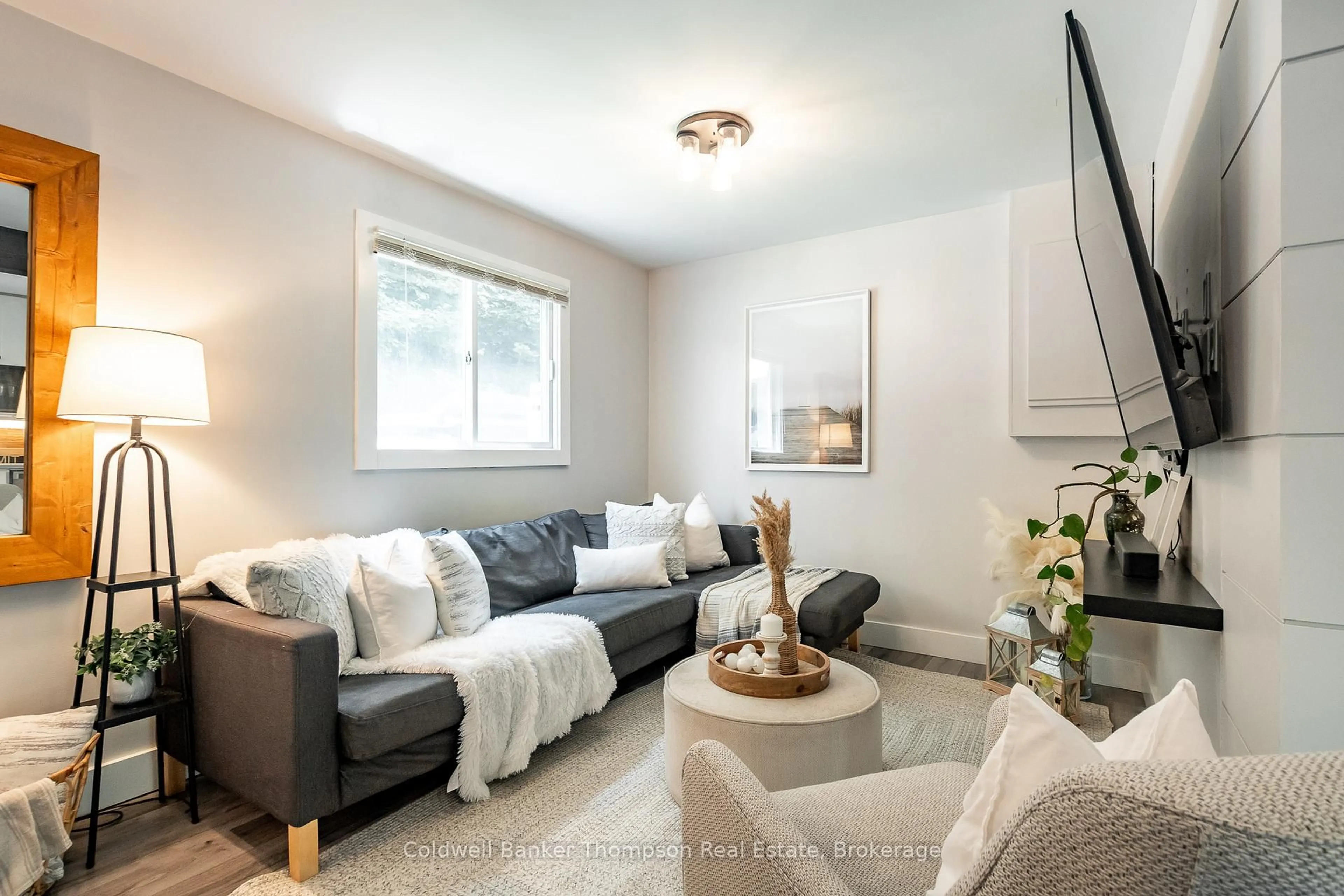 Living room with furniture, unknown for 16 Walpole St, Huntsville Ontario P1H 1V3
