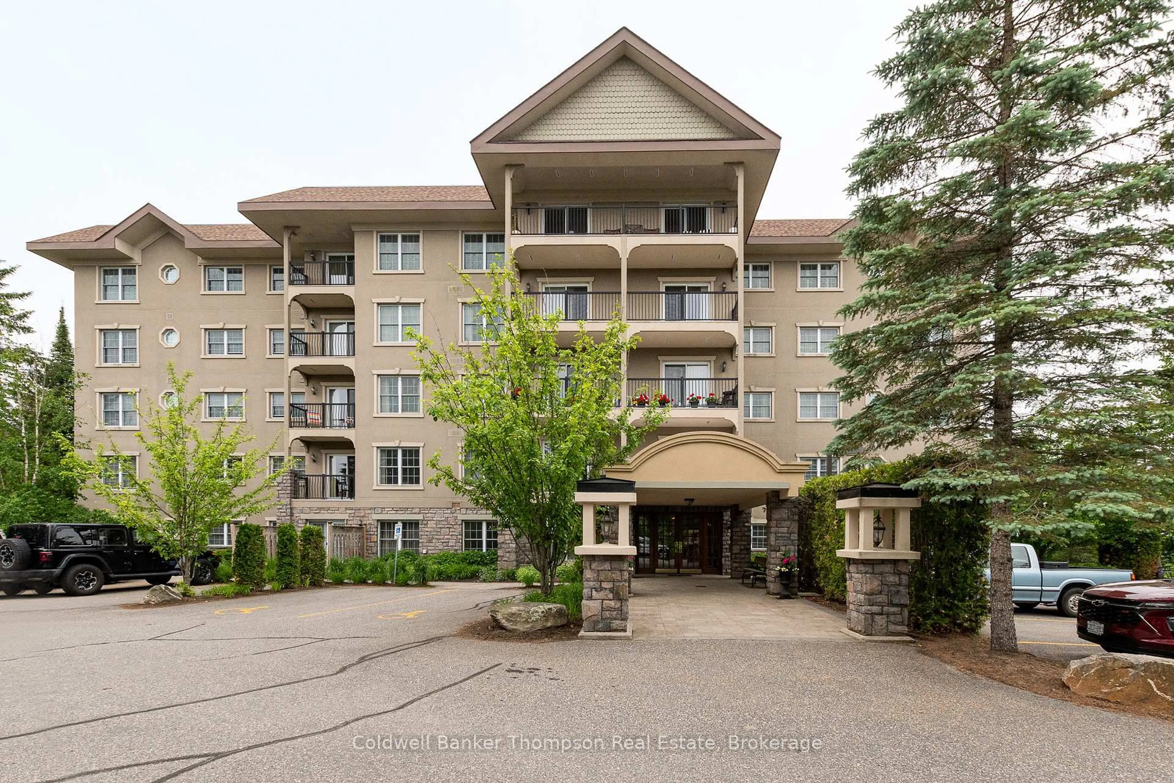 Patio, unknown for 4 Legacy Lane #203, Huntsville Ontario P1H 2R2