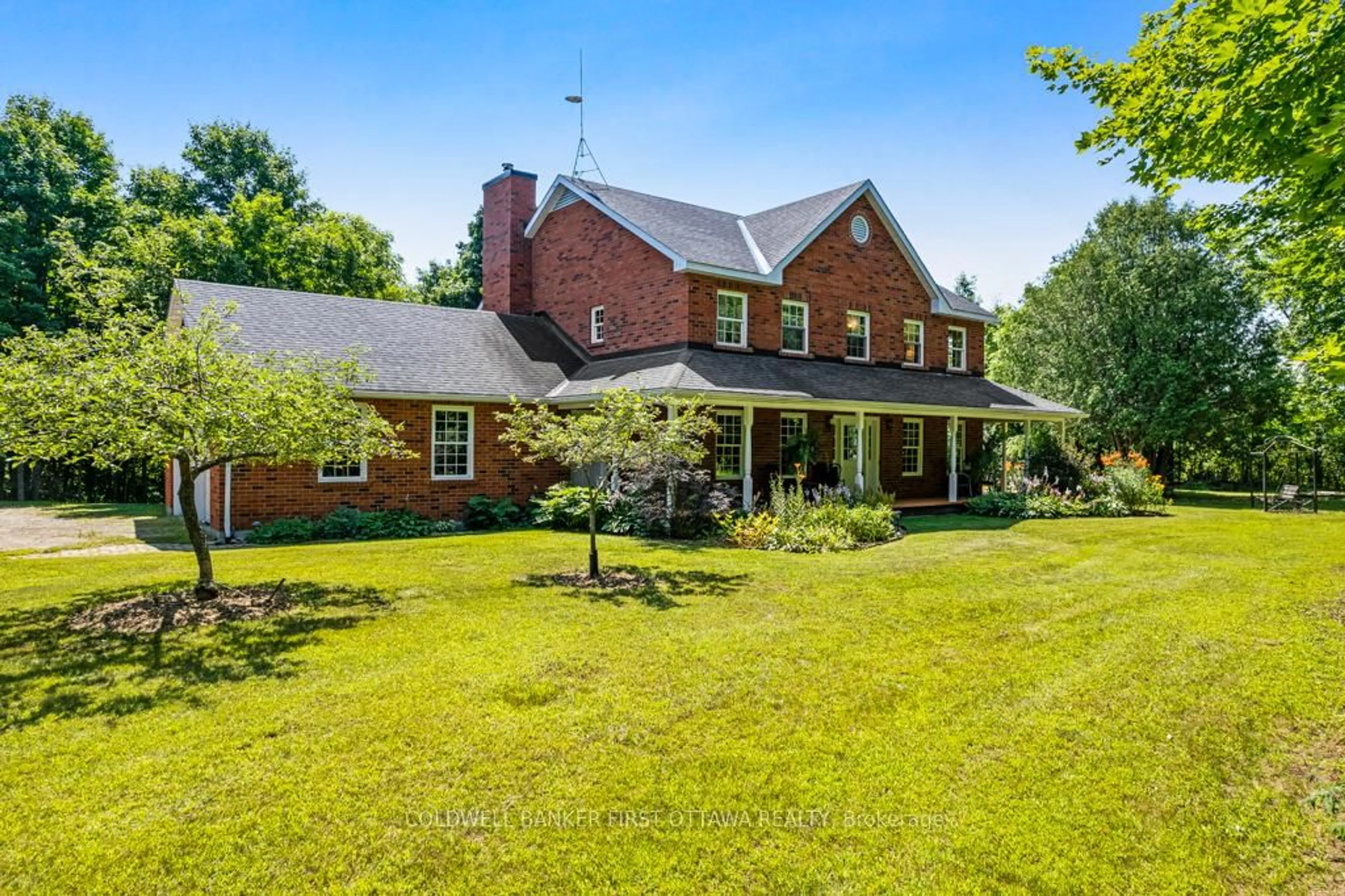 A pic from outside/outdoor area/front of a property/back of a property/a pic from drone, unknown for 512 OLD PERTH Rd, Carleton Place Ontario K7C 0C5
