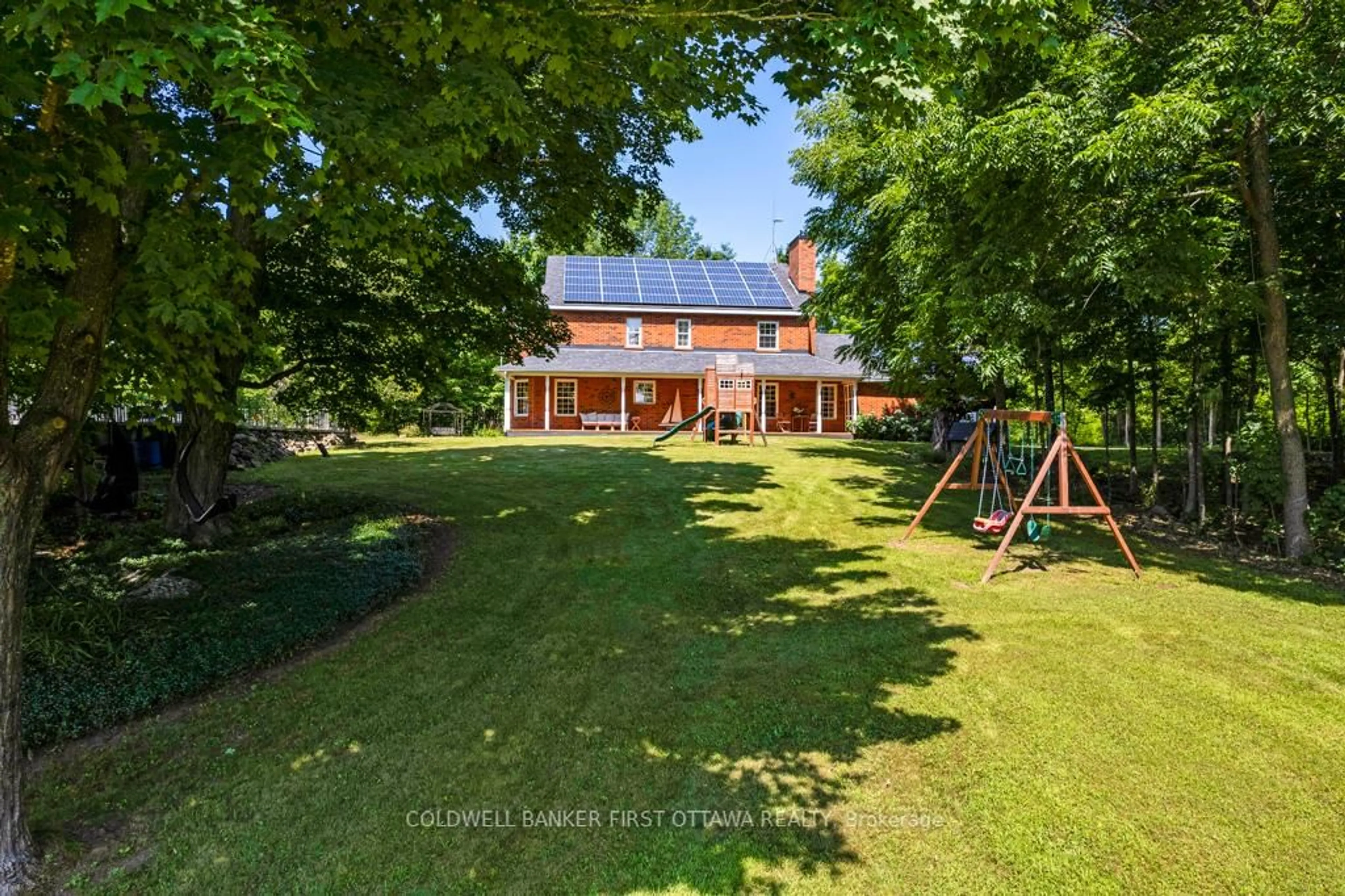 A pic from outside/outdoor area/front of a property/back of a property/a pic from drone, unknown for 512 OLD PERTH Rd, Carleton Place Ontario K7C 0C5