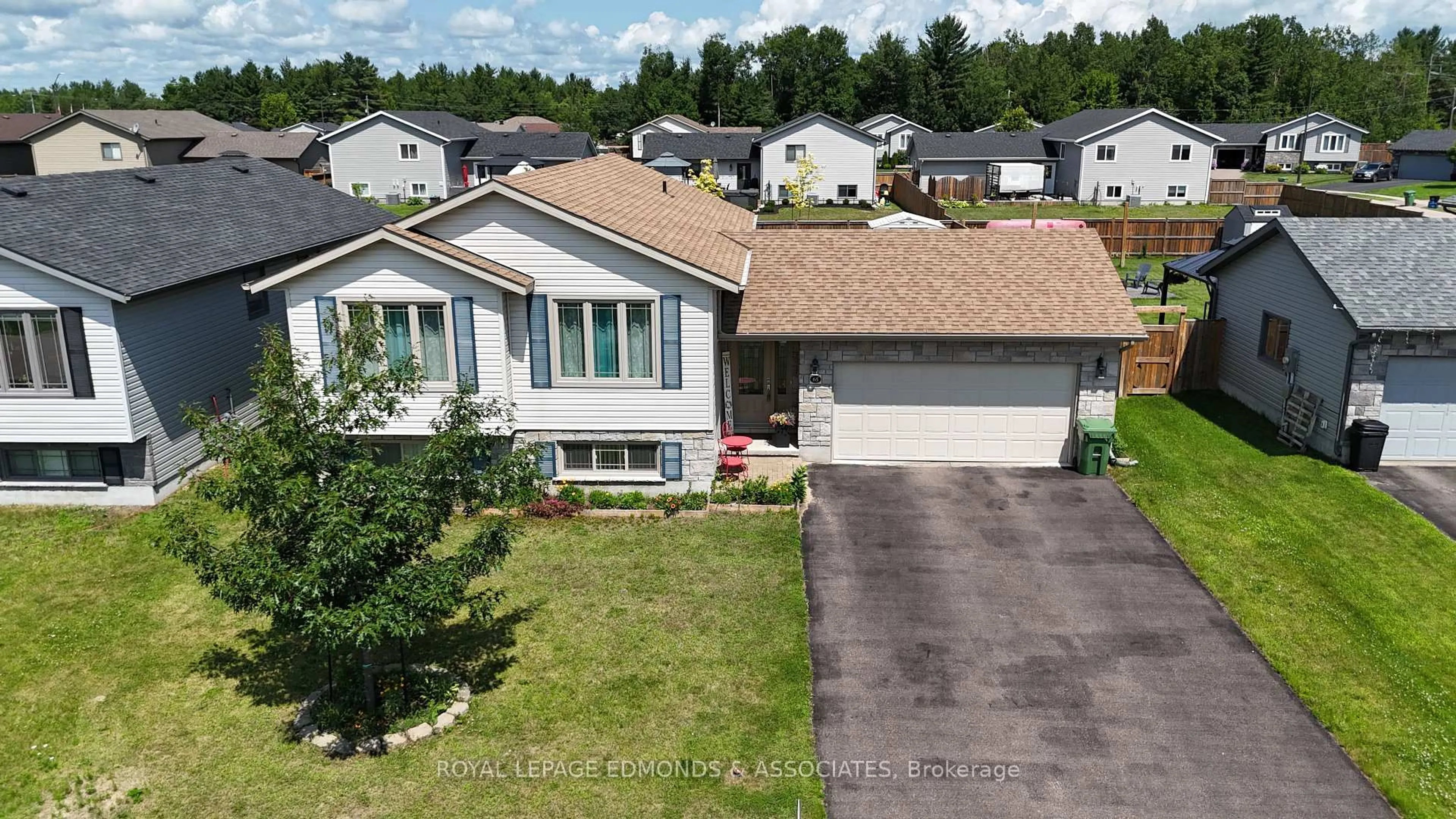 A pic from outside/outdoor area/front of a property/back of a property/a pic from drone, street for 65 Highland Park Dr, Petawawa Ontario K8H 0A3