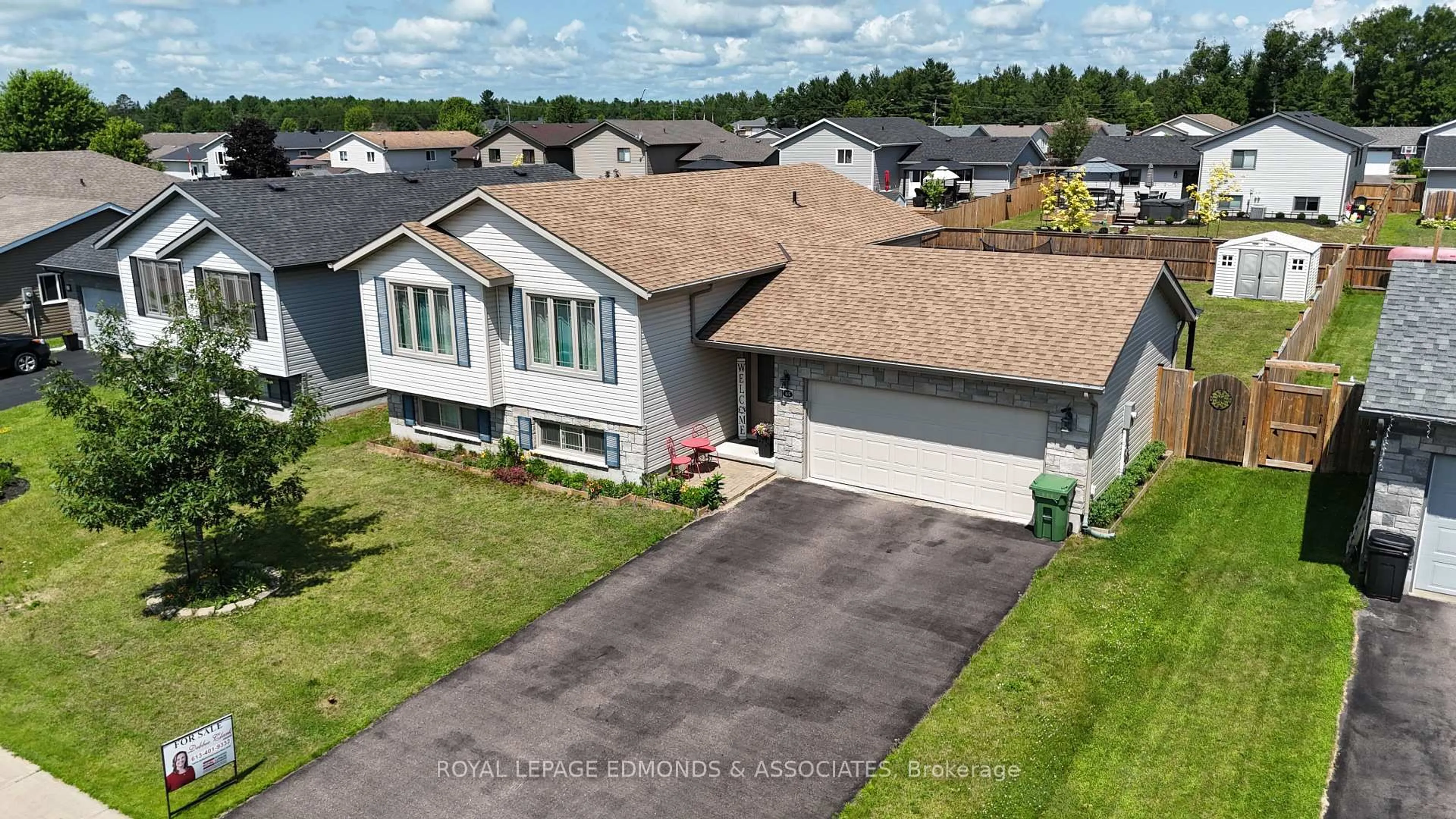 A pic from outside/outdoor area/front of a property/back of a property/a pic from drone, street for 65 Highland Park Dr, Petawawa Ontario K8H 0A3