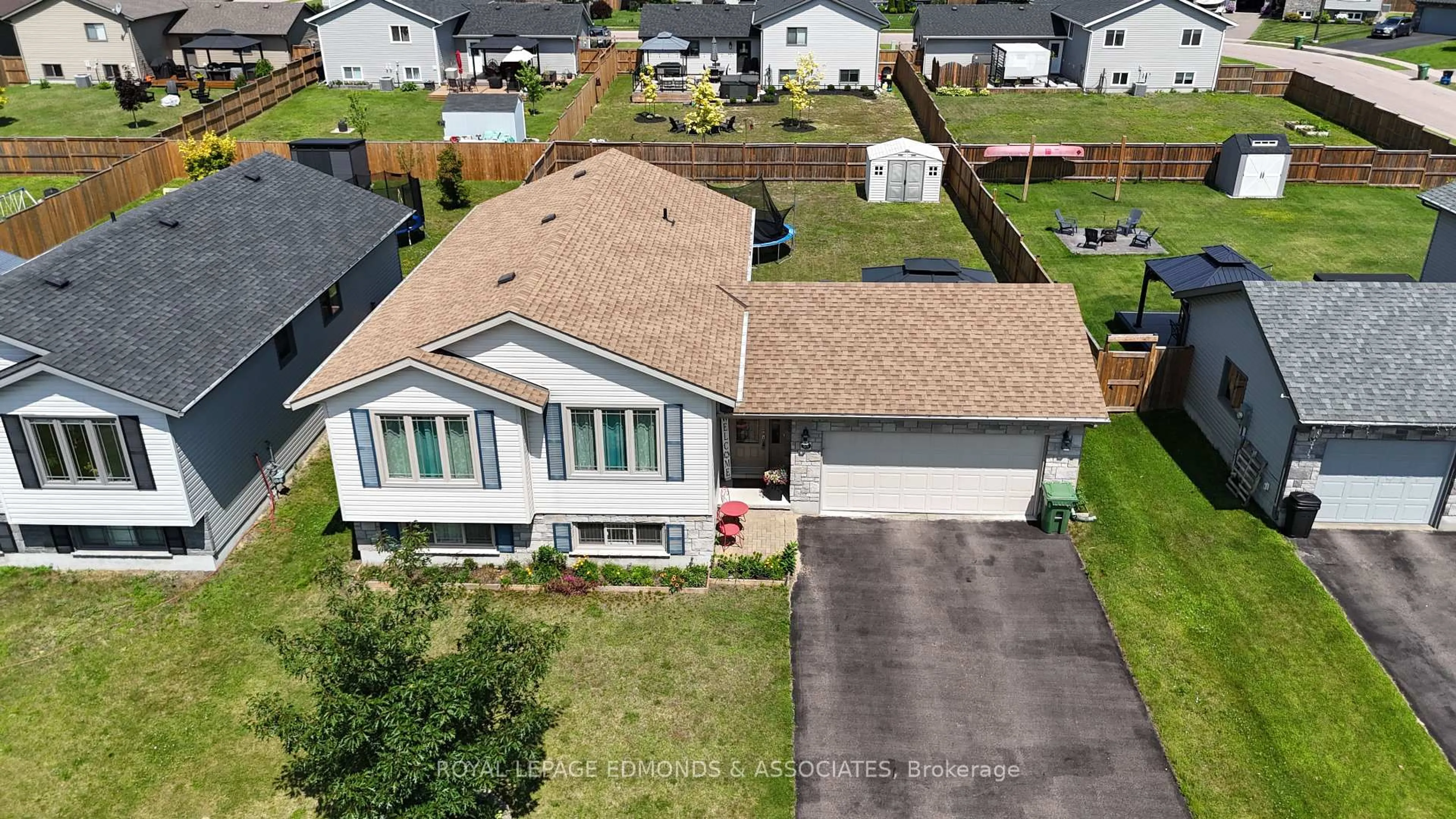 A pic from outside/outdoor area/front of a property/back of a property/a pic from drone, street for 65 Highland Park Dr, Petawawa Ontario K8H 0A3