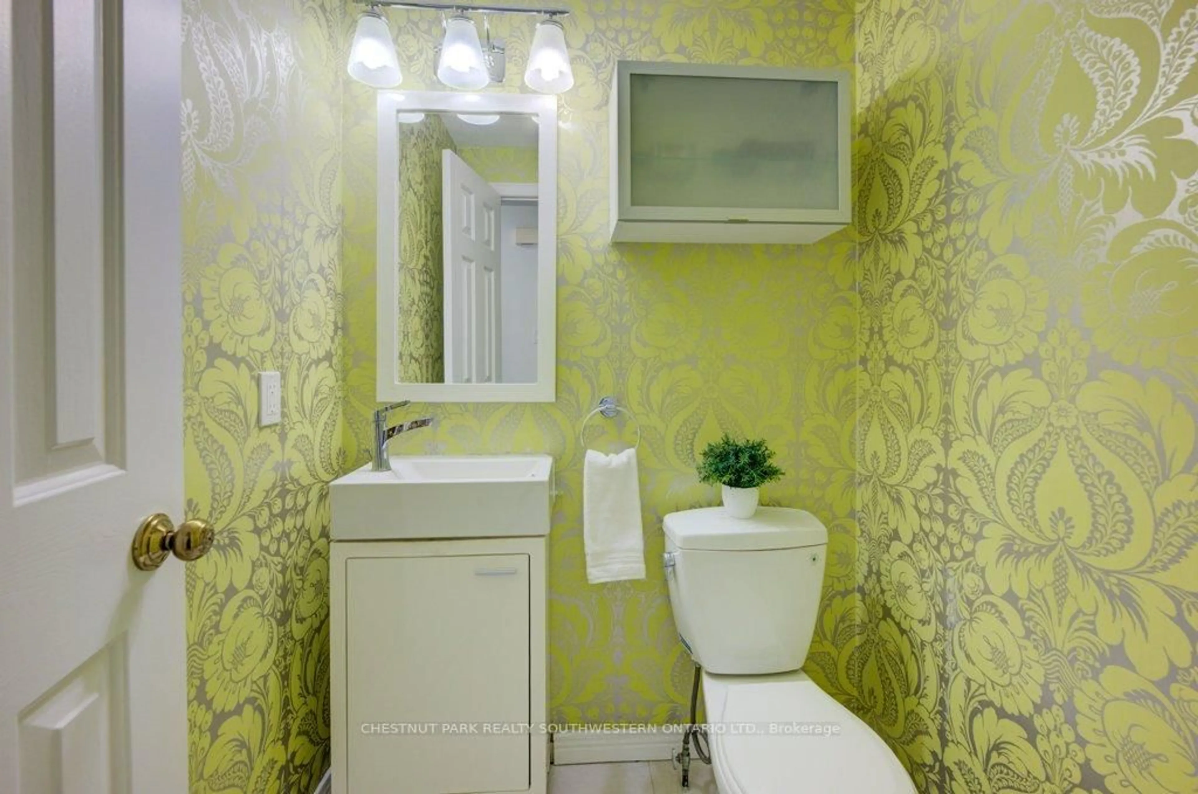 Standard bathroom, ceramic/tile floor for 33 Manitoulin Cres, Kitchener Ontario N2A 3J4