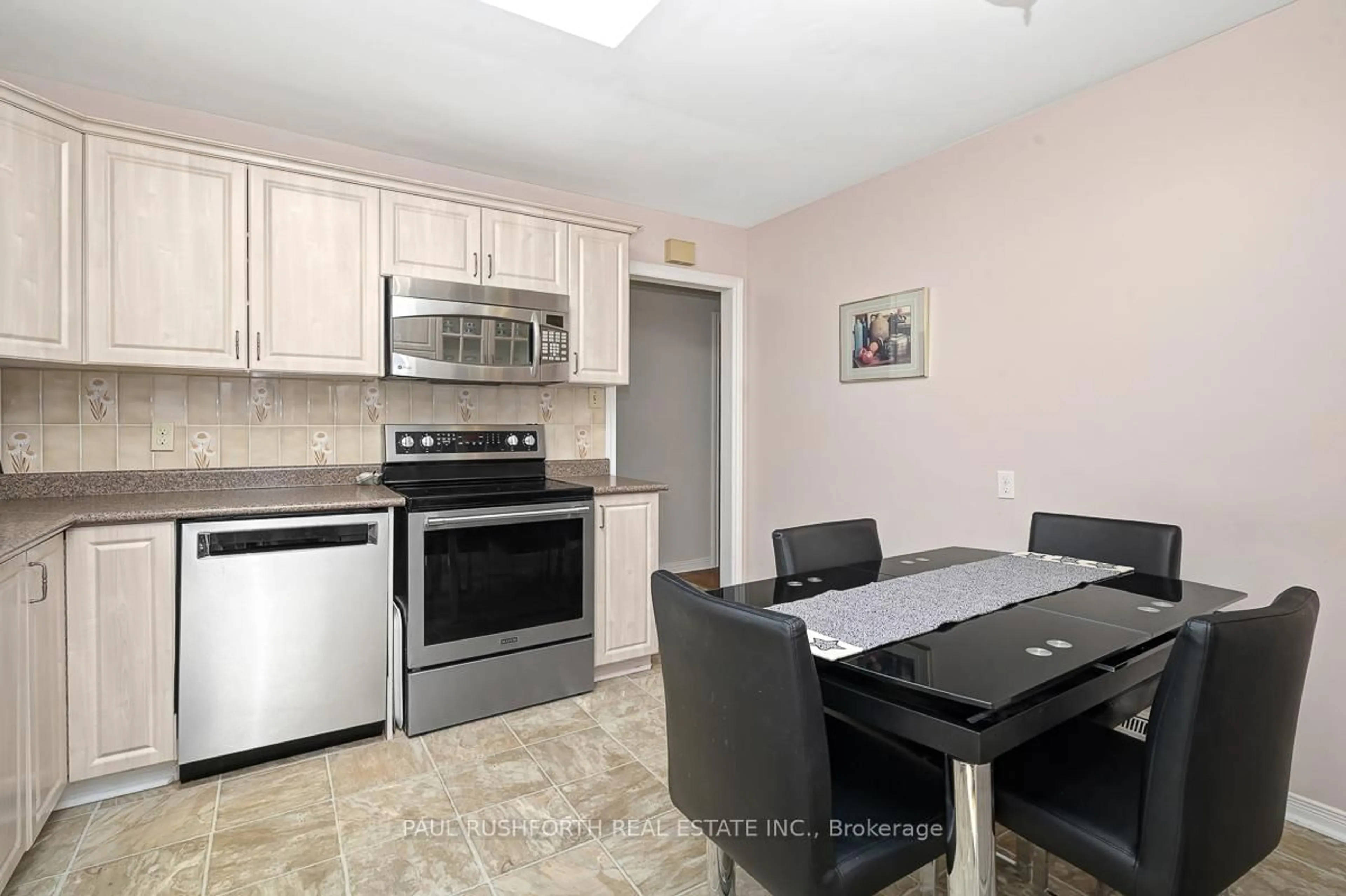 Standard kitchen, ceramic/tile floor for 42 Ettrick Cres, Ottawa Ontario K2J 1G1