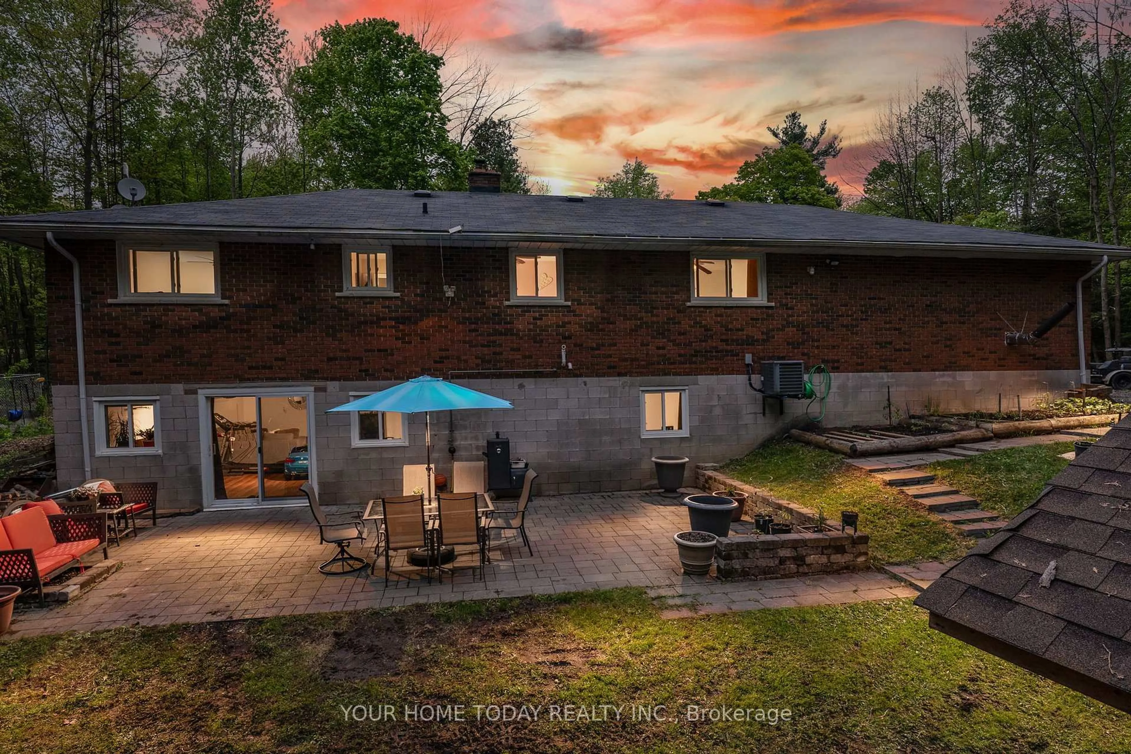 A pic from outside/outdoor area/front of a property/back of a property/a pic from drone, unknown for 5946 Fourth Line, Erin Ontario N0B 1Z0