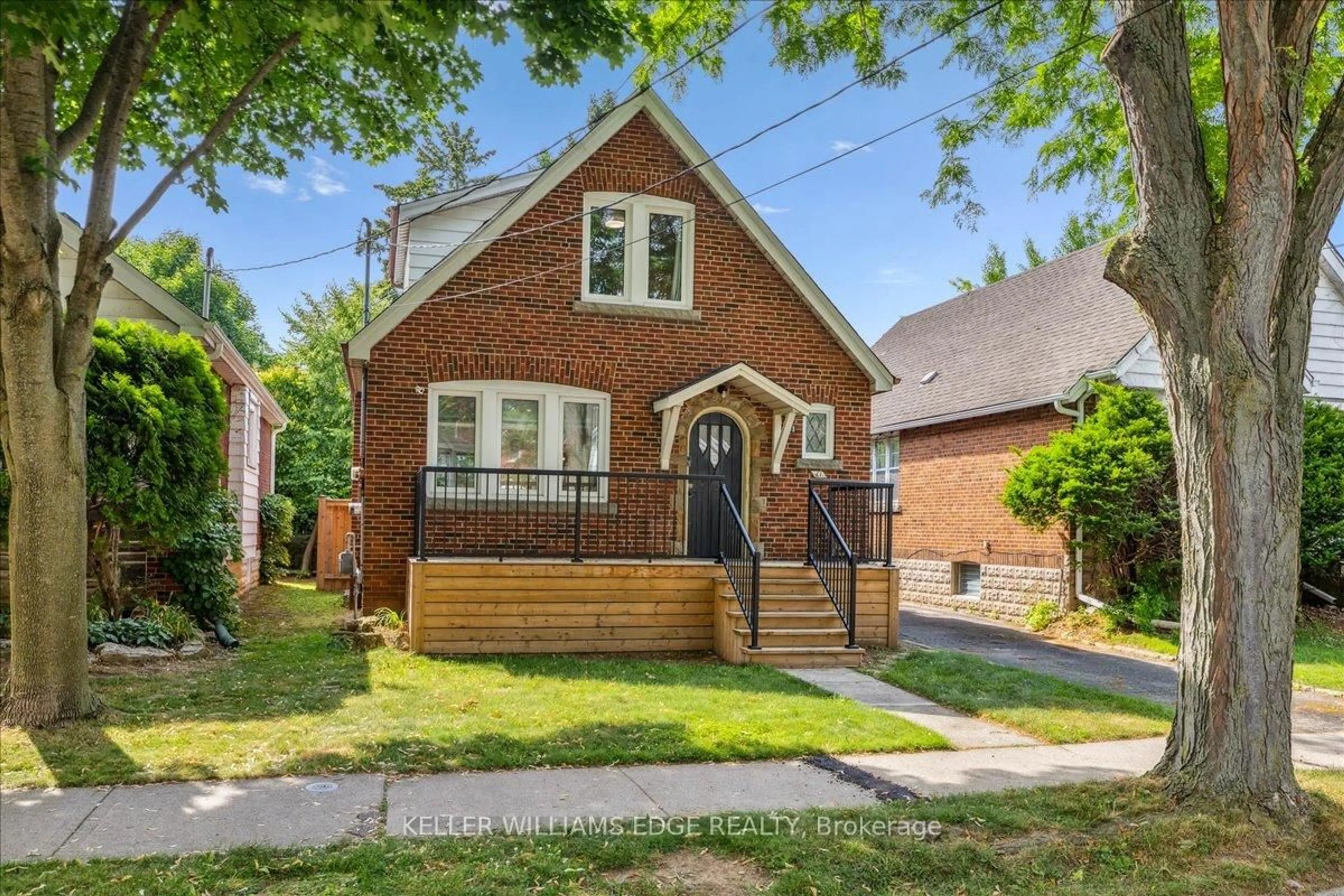 Home with brick exterior material, street for 61 Bond St, Hamilton Ontario L8S 3W3