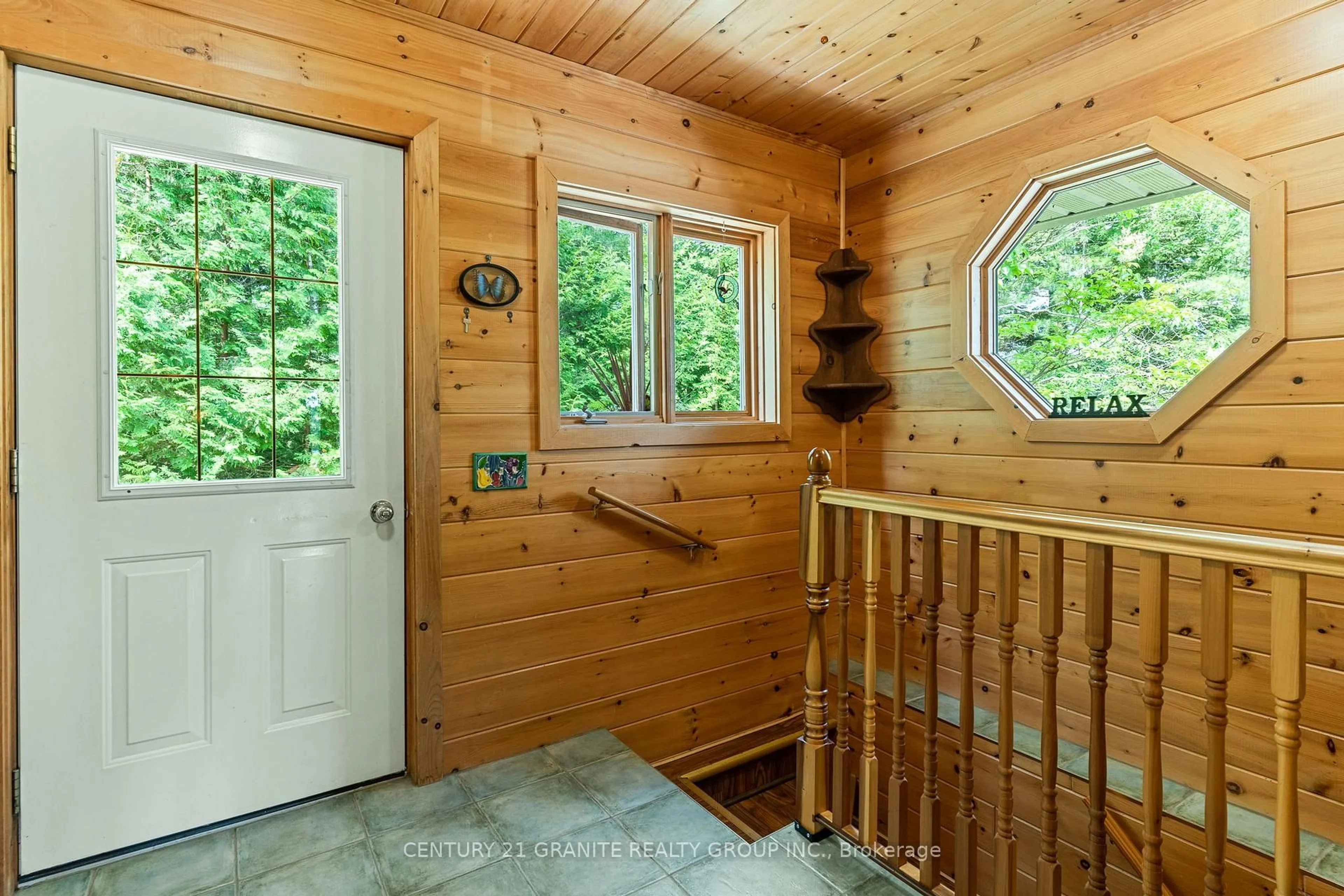 Indoor entryway for 928 Lake St Peter Rd, Maynooth Ontario K0L 2K0