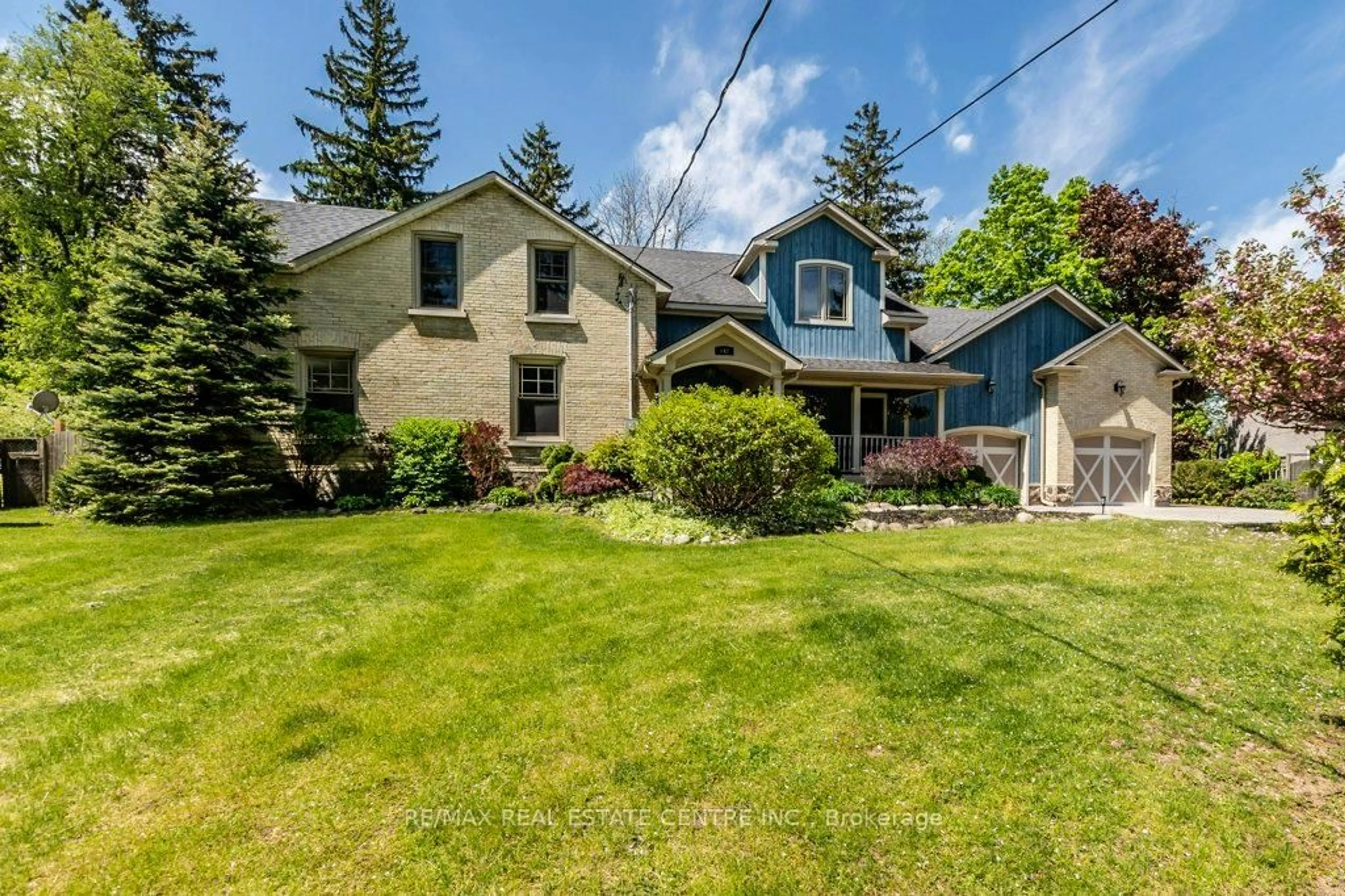 A pic from outside/outdoor area/front of a property/back of a property/a pic from drone, street for 142 Main St, North Dumfries Ontario N0B 1E0