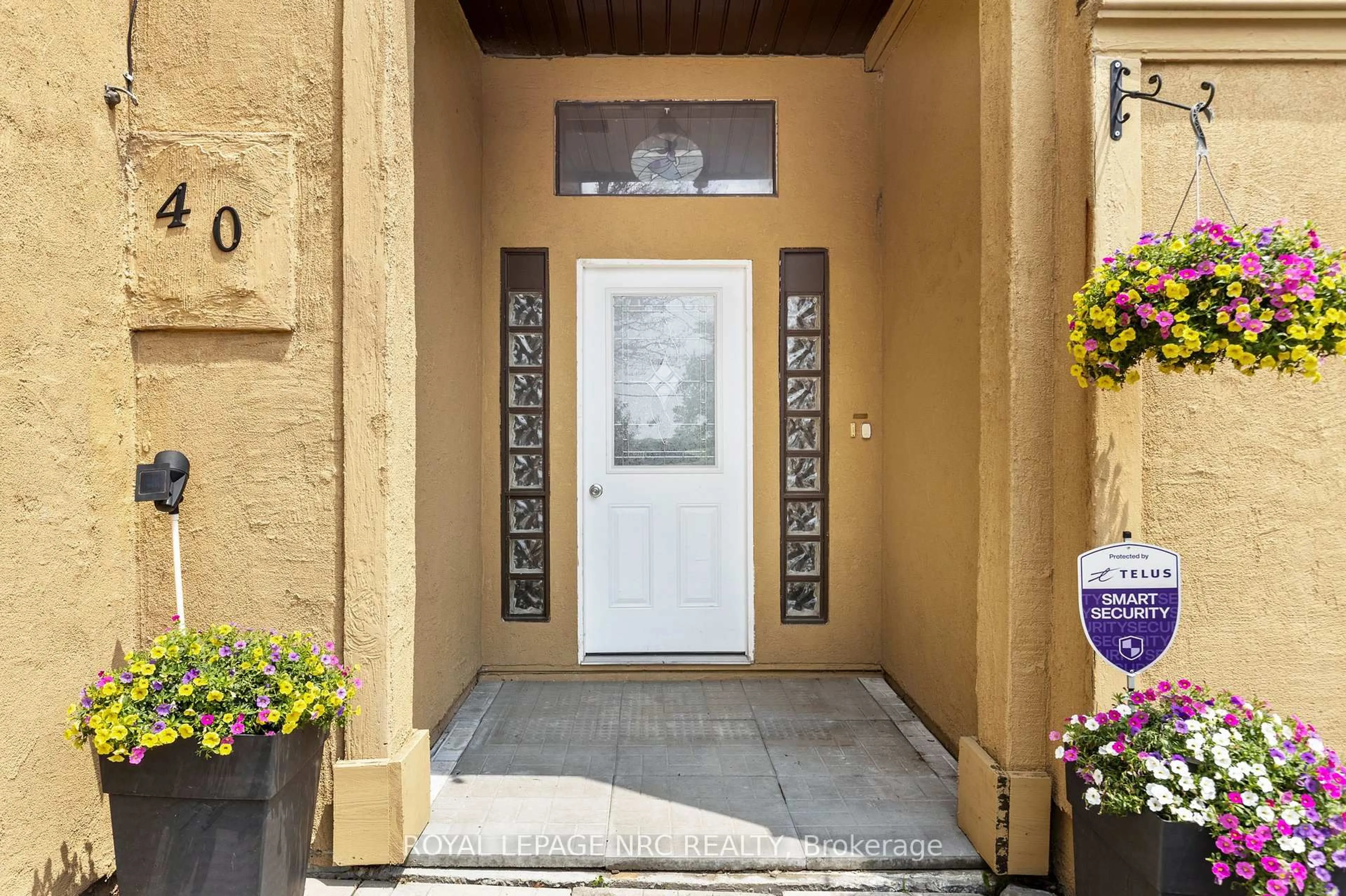 Indoor entryway for 40 KINGSWAY, Welland Ontario L3B 3N8
