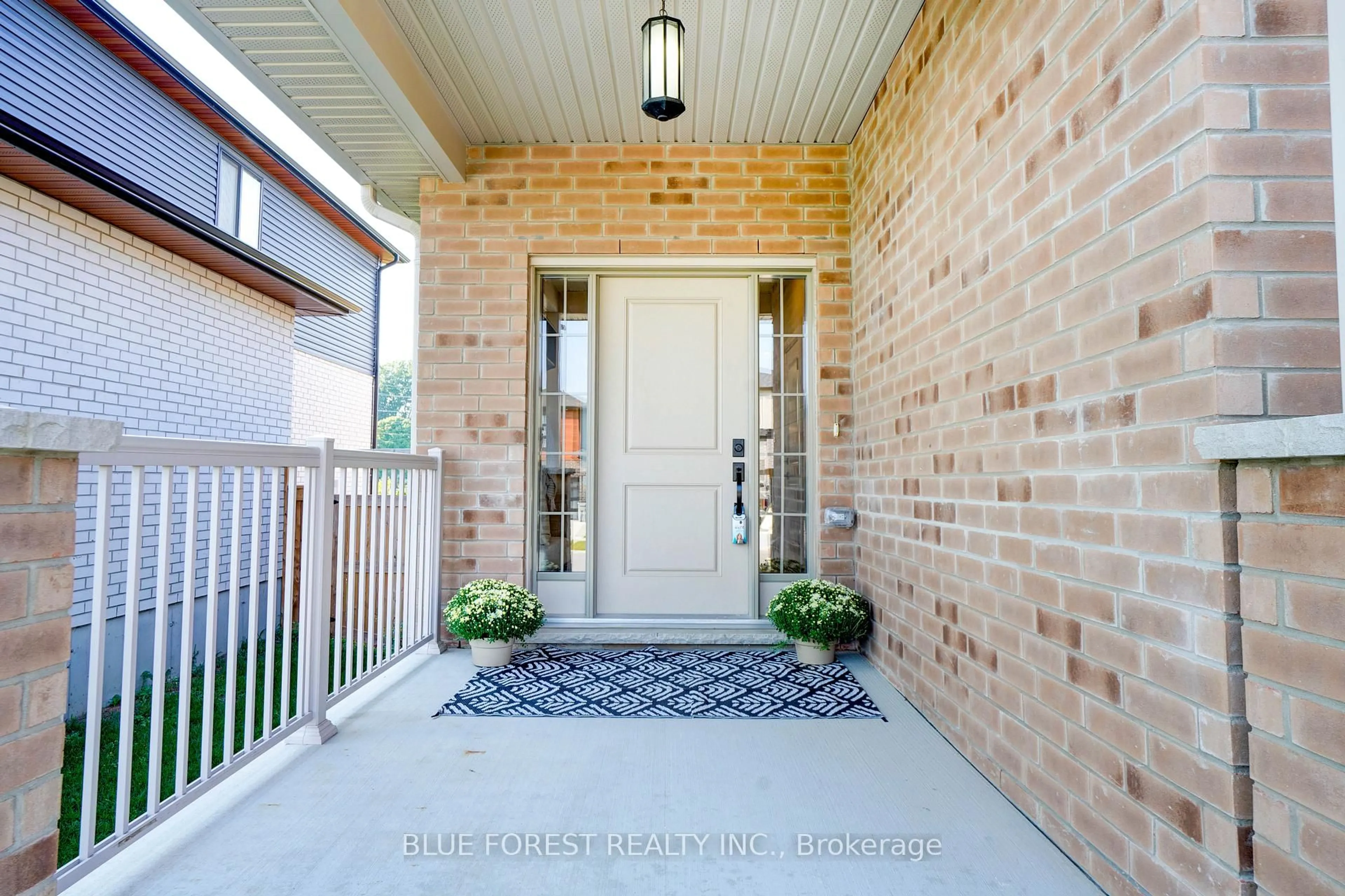 Indoor entryway for 3 McNeil St, Strathroy-Caradoc Ontario N0L 1W0