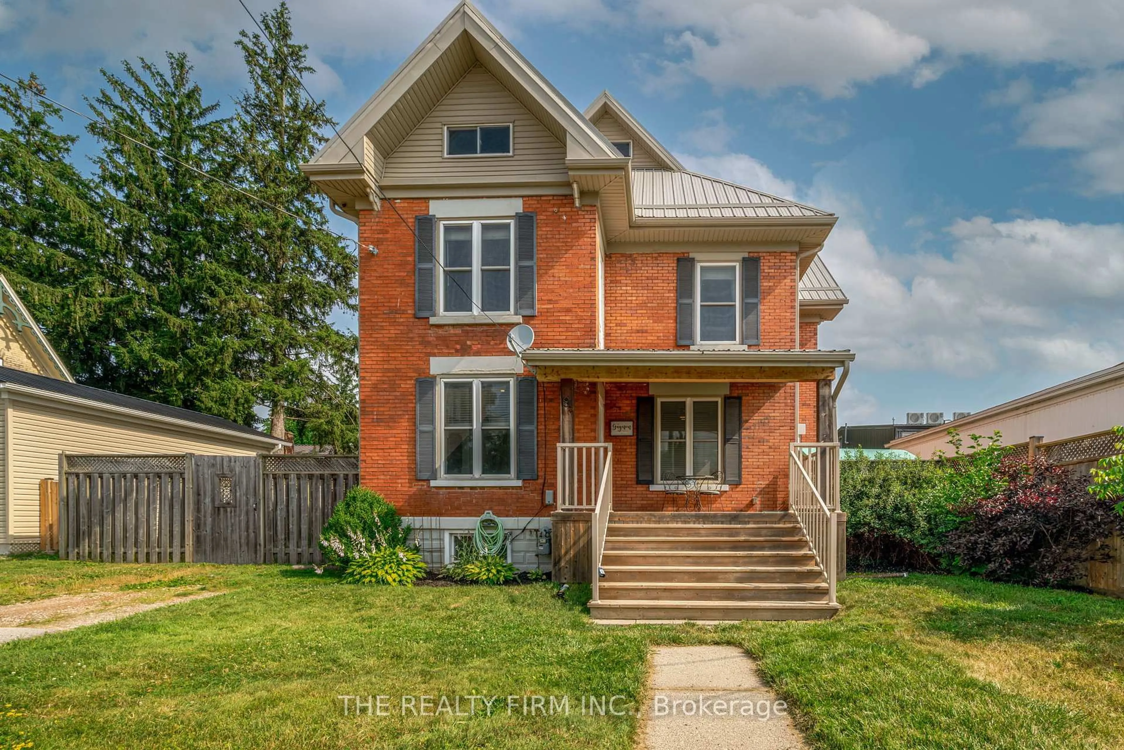 Home with brick exterior material, street for 9 Walnut St, Aylmer Ontario N5H 1C3