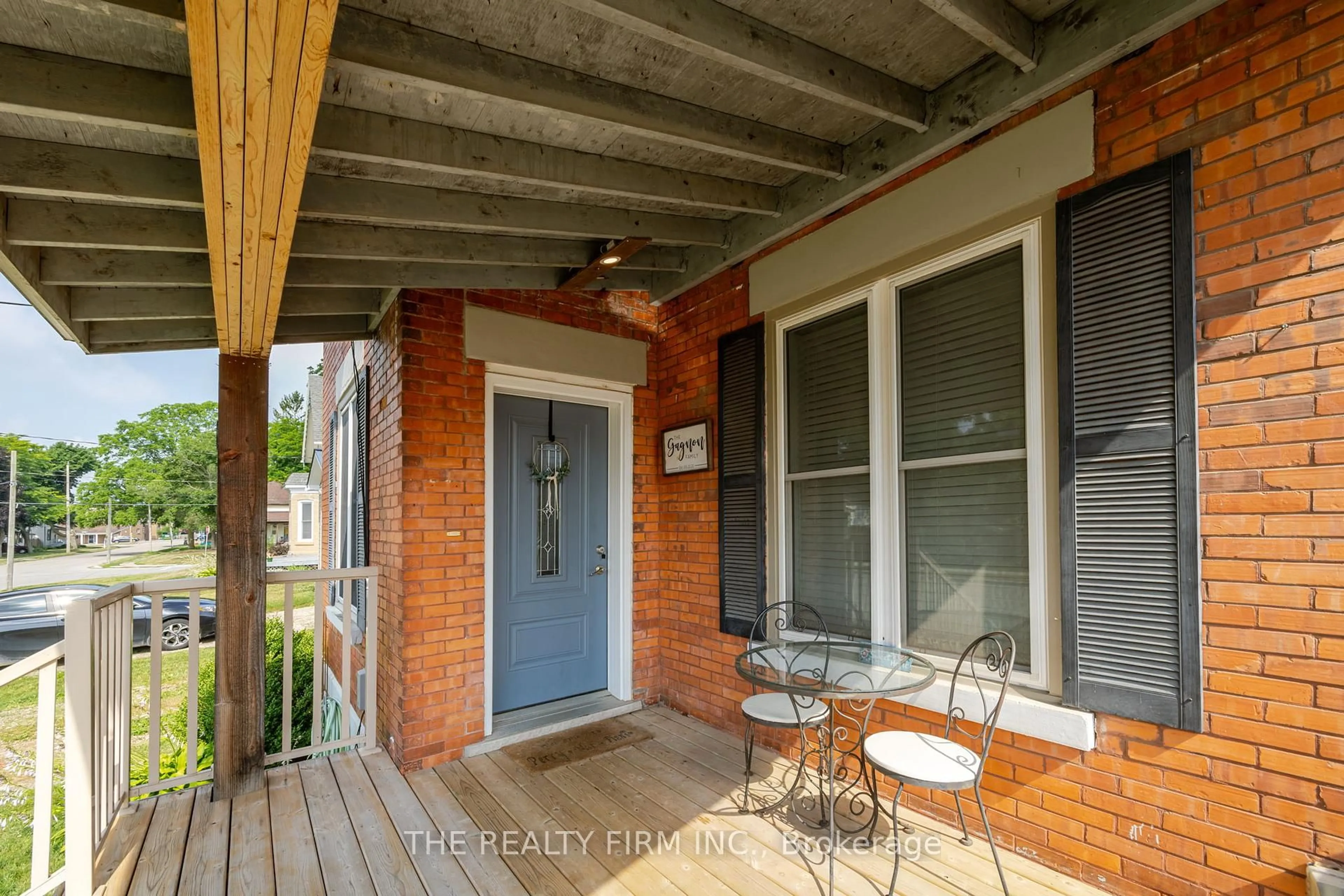 Patio, street for 9 Walnut St, Aylmer Ontario N5H 1C3