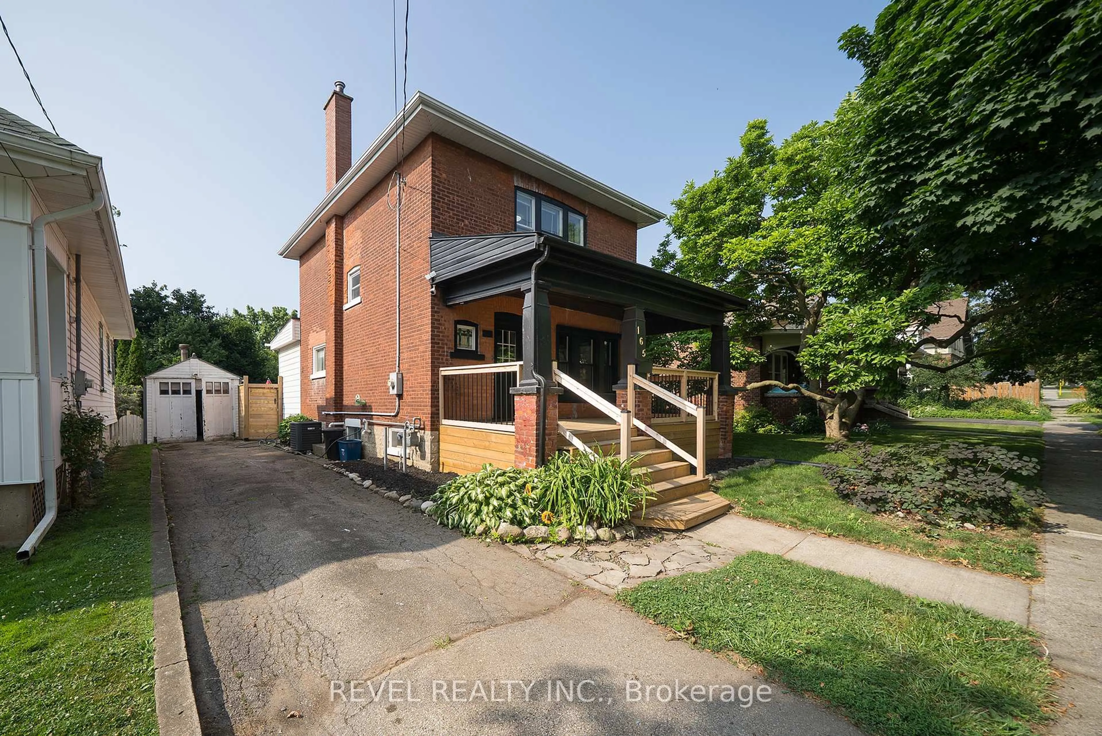 Home with brick exterior material, street for 165 East Ave, Brantford Ontario N3S 3M5