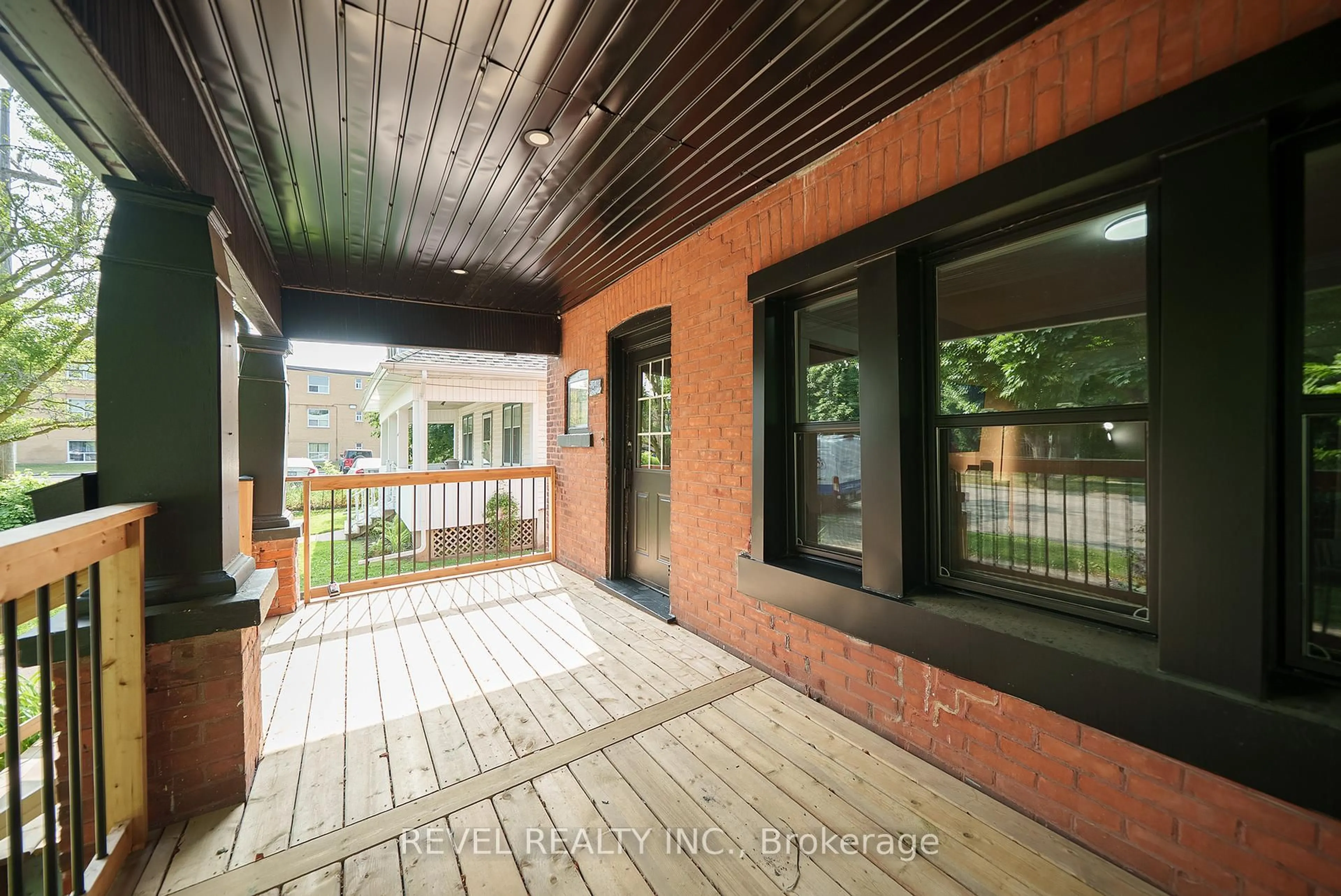 Patio, street for 165 East Ave, Brantford Ontario N3S 3M5