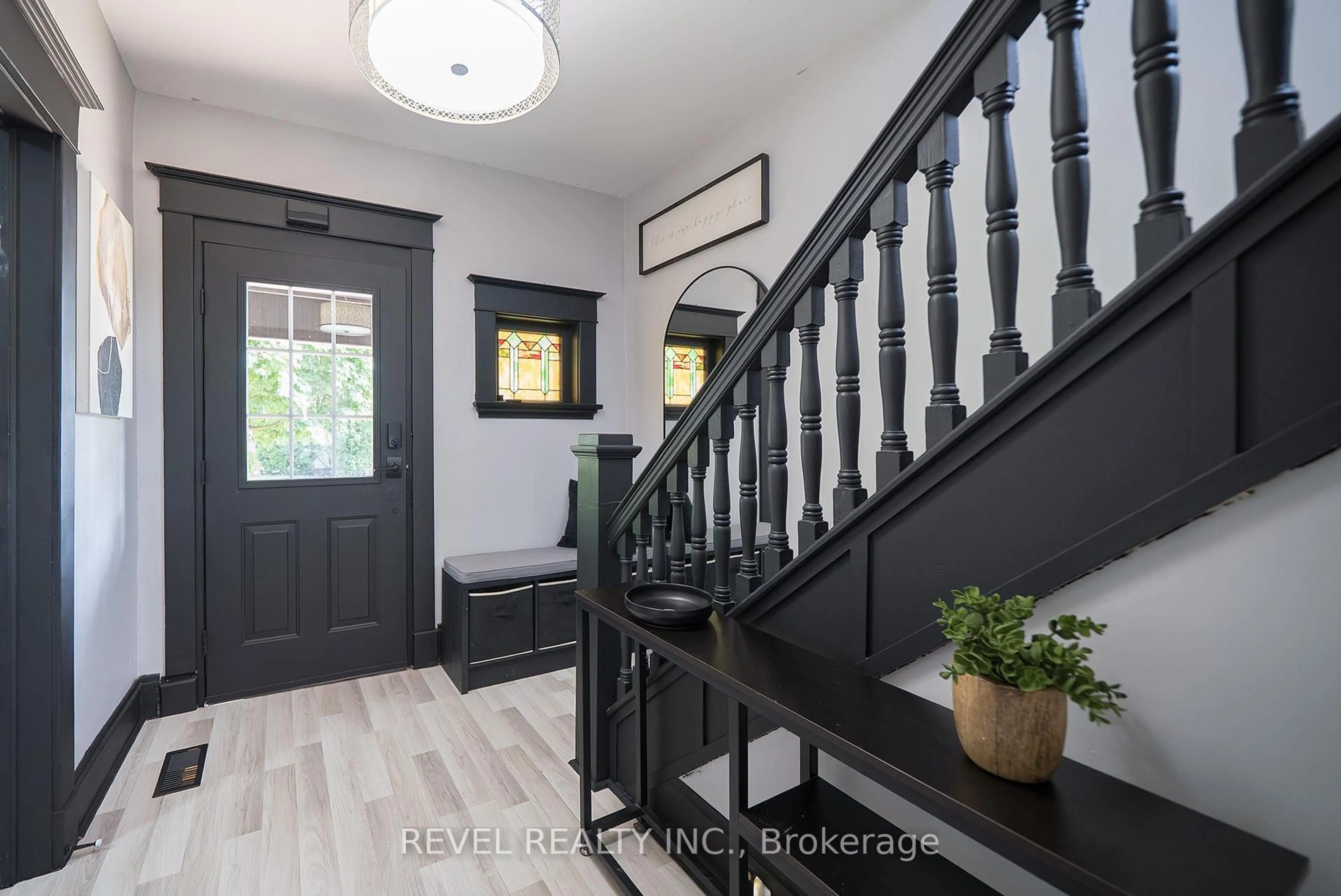 Indoor entryway for 165 East Ave, Brantford Ontario N3S 3M5