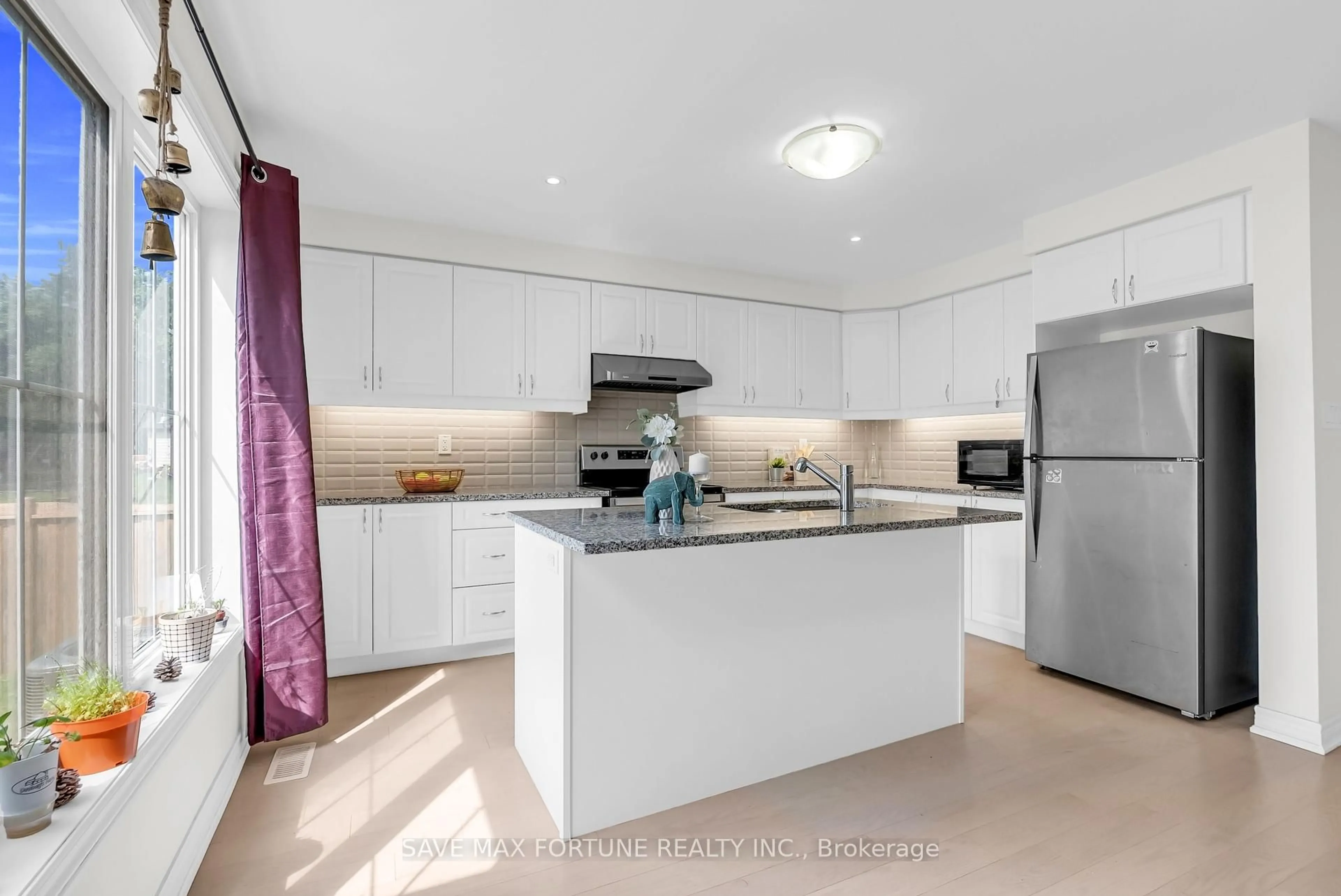 Open concept kitchen, unknown for 122 Clark St, Shelburne Ontario L9V 3W9