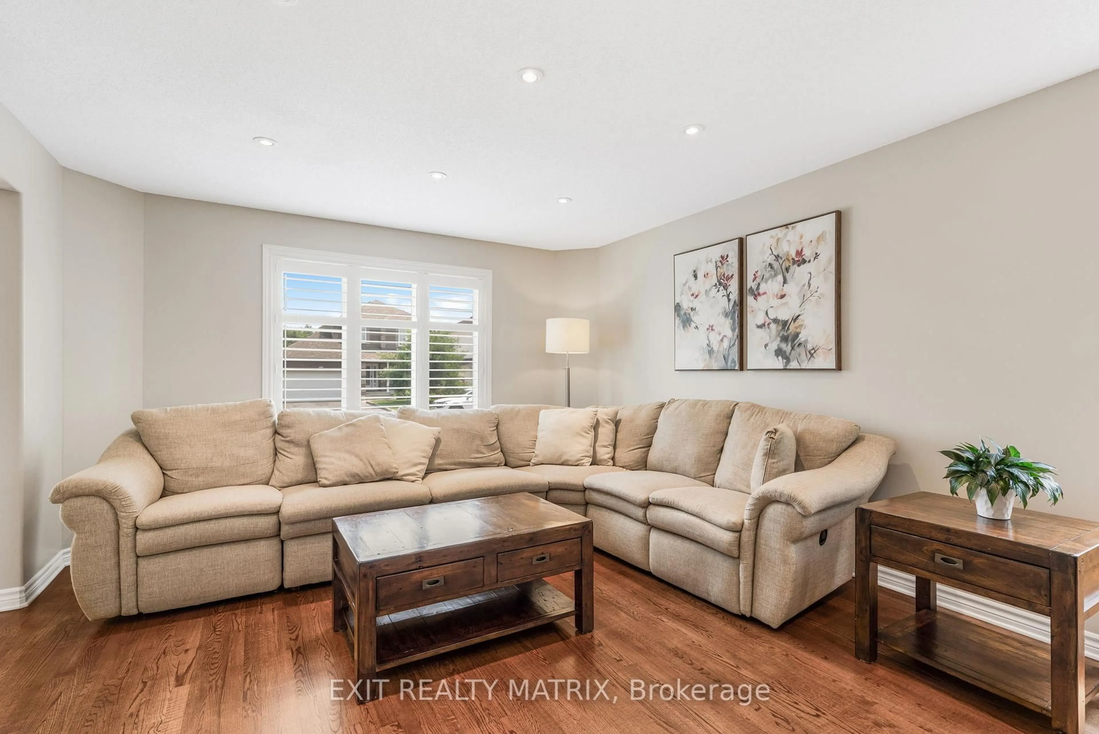Living room with furniture, wood/laminate floor for 16 La Citadelle St, Russell Ontario K0A 1W0