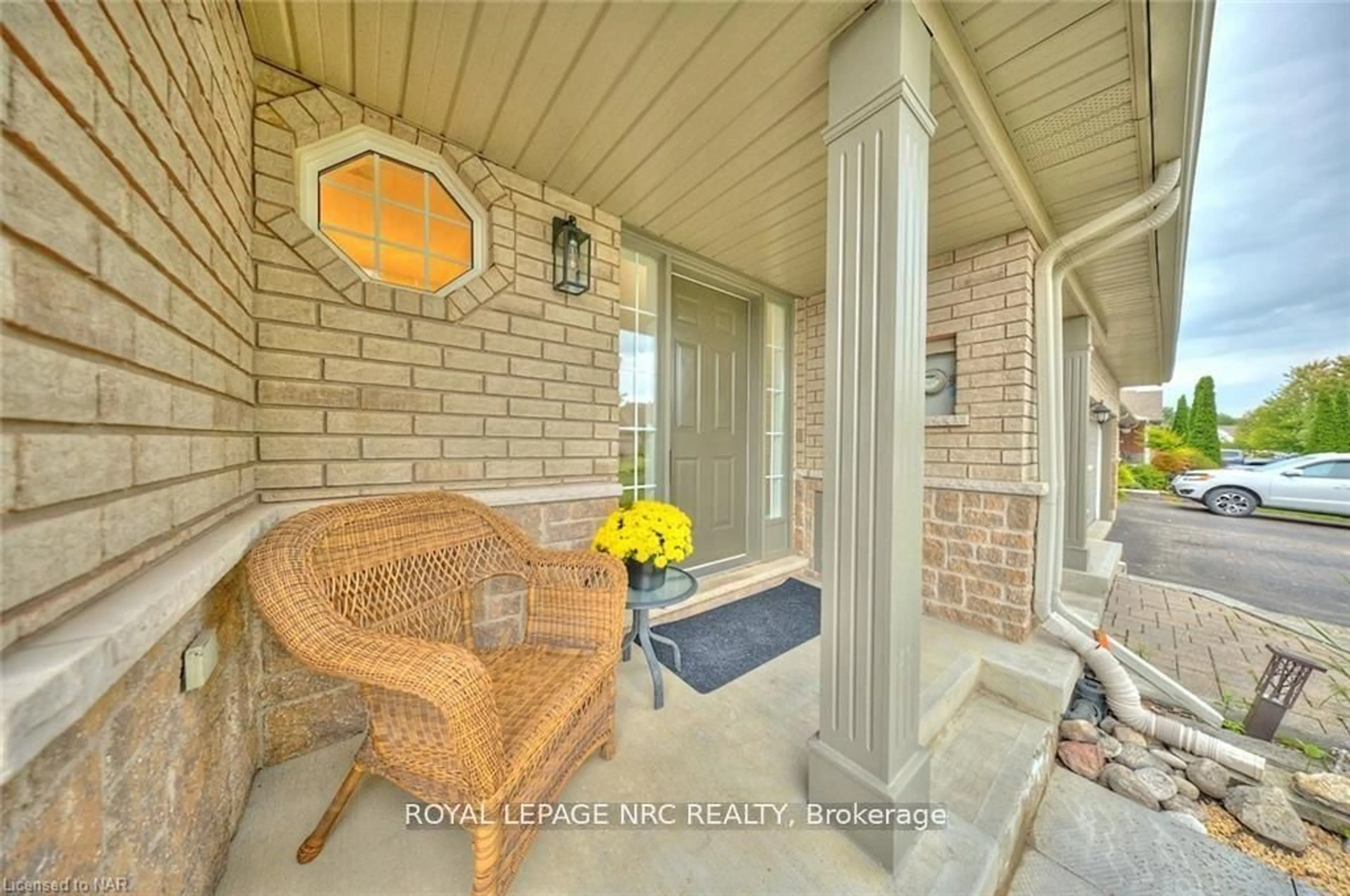 Indoor entryway for 76 Loretta Dr, Niagara-on-the-Lake Ontario L0S 1T0