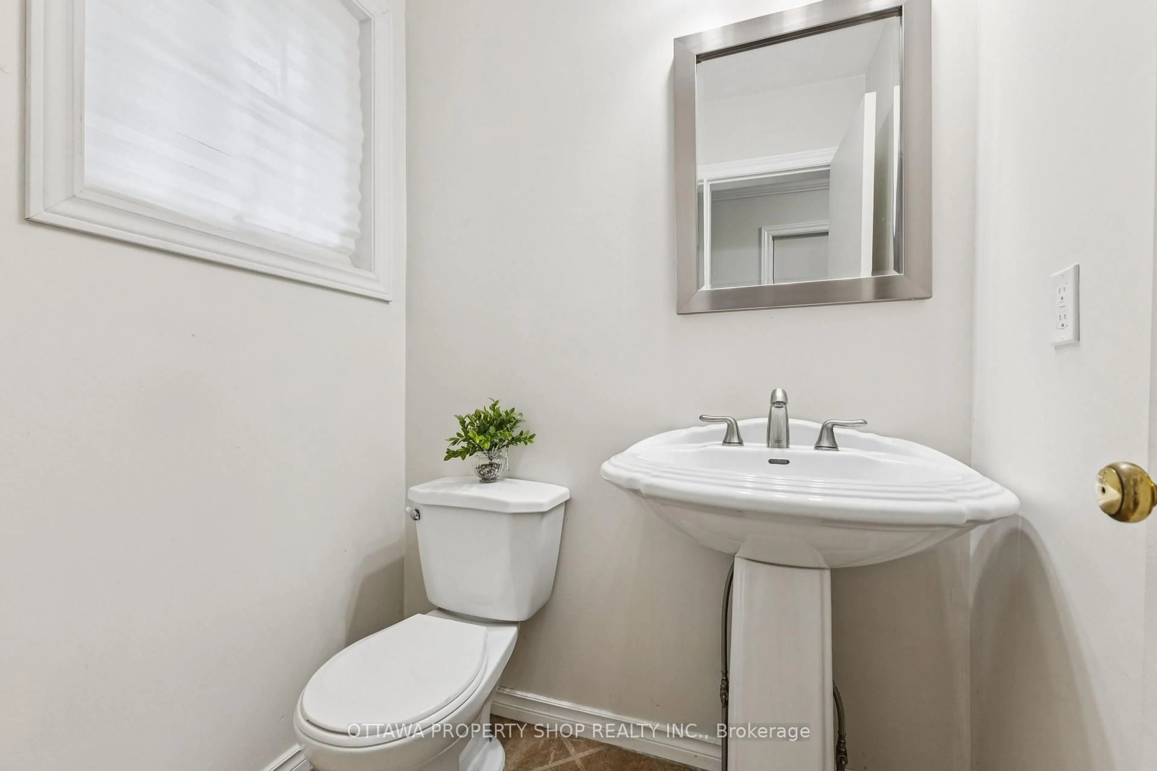 Standard bathroom, ceramic/tile floor for 67 Gentle Gate Cres, Ottawa Ontario K1T 1Z9