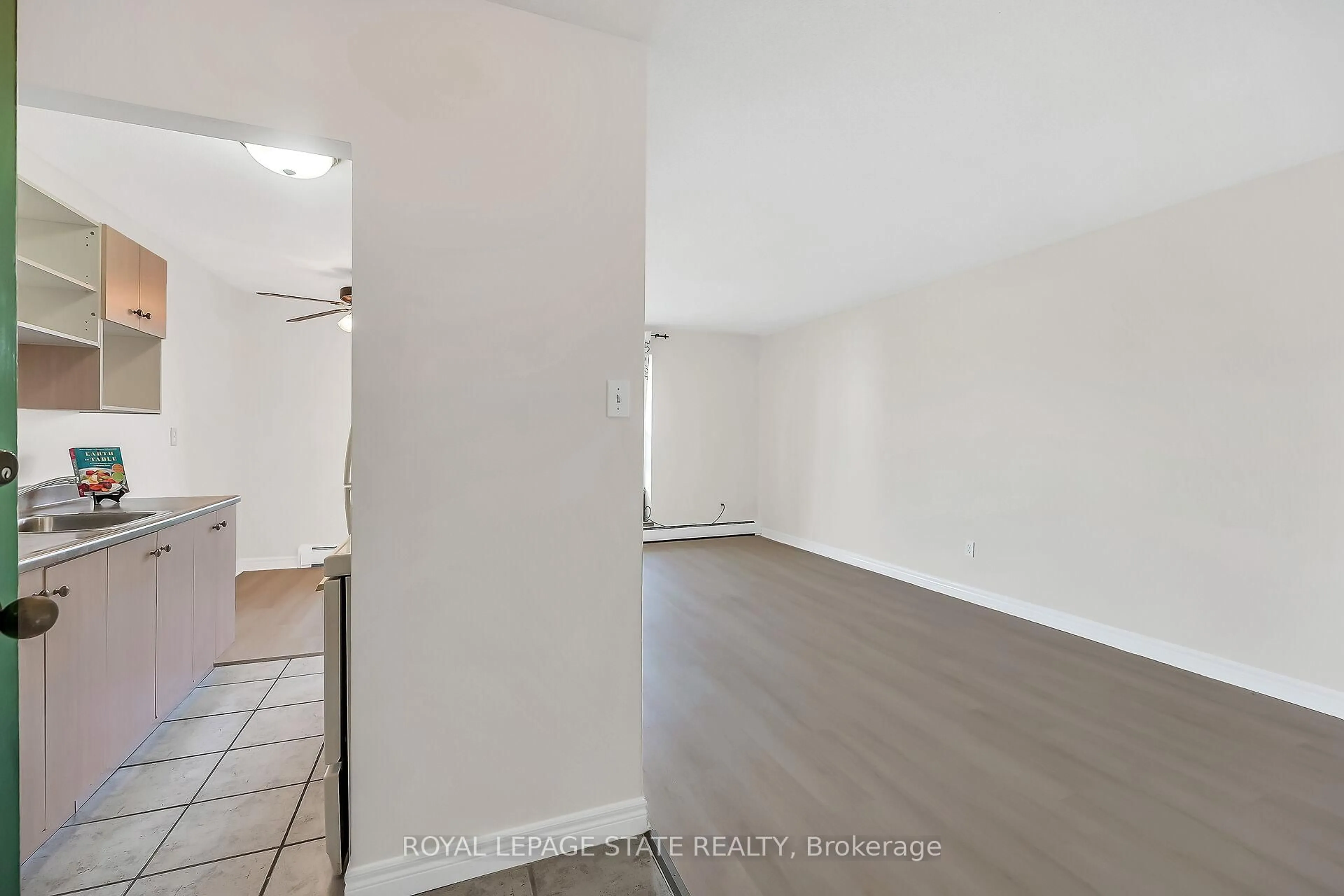 A pic of a room for 81 Charlton Ave #702, Hamilton Ontario L8N 1Y7
