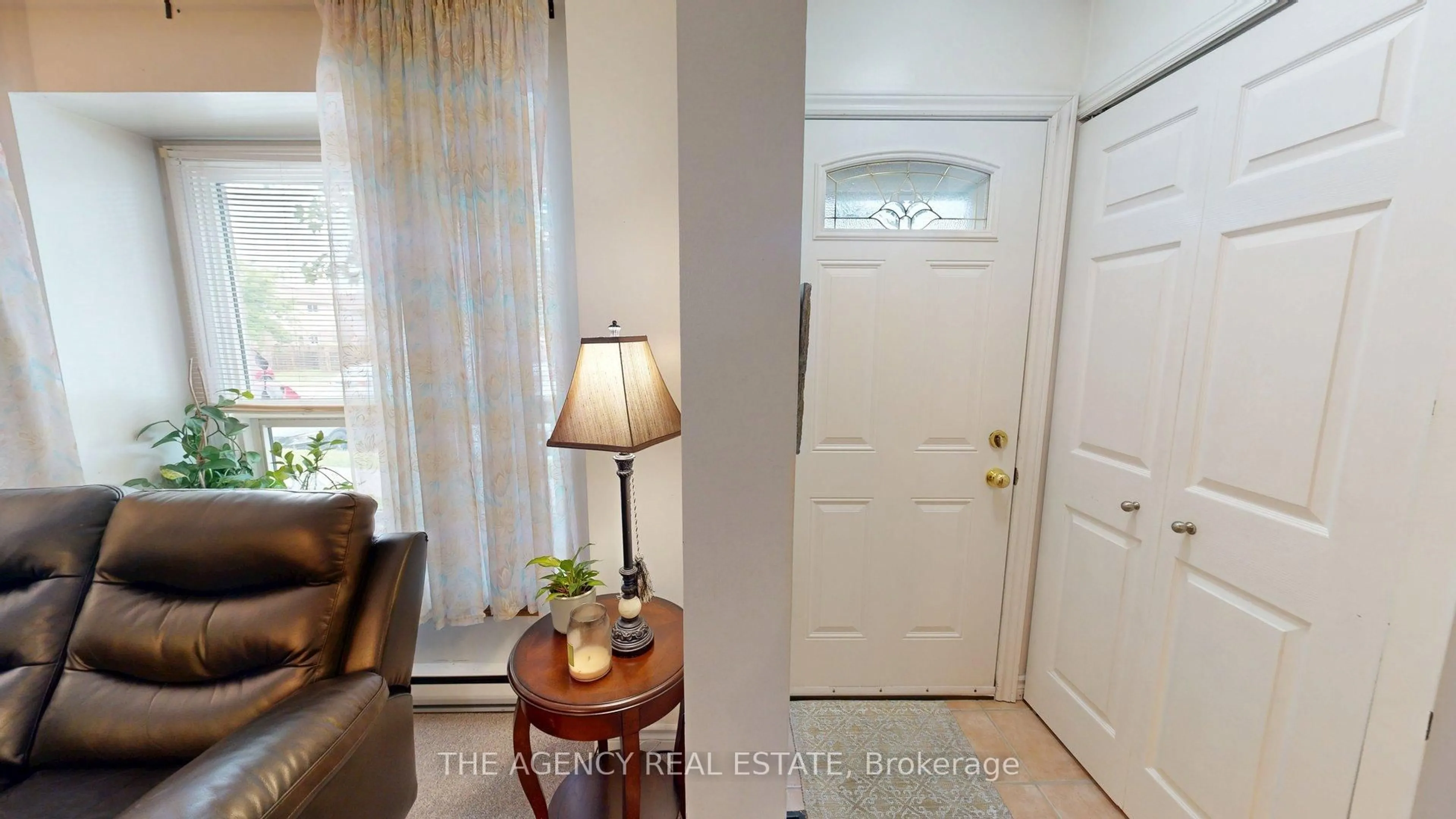 Indoor entryway for 226 Highview Ave #17, London South Ontario N6J 4K1