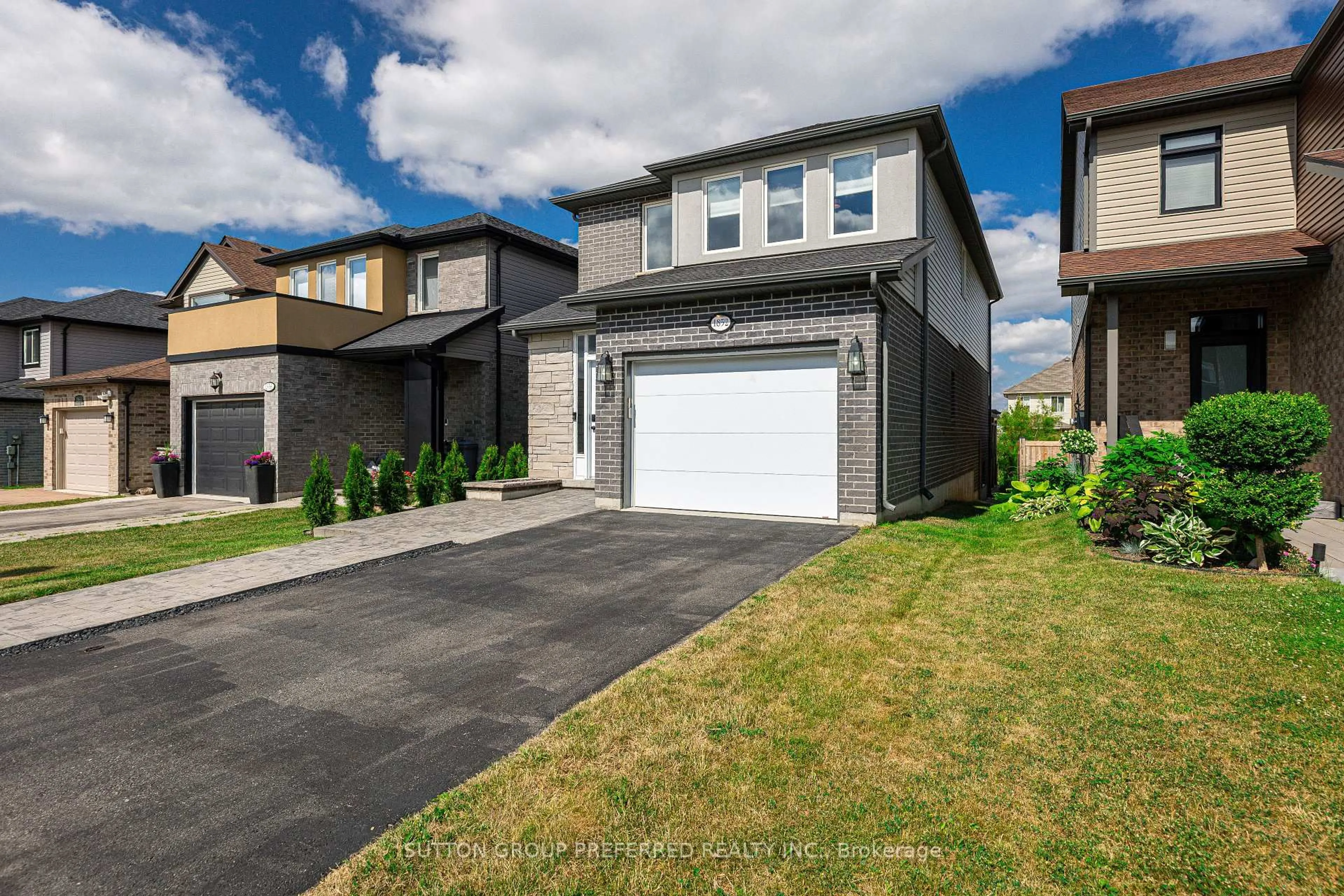 Unknown for 1852 Foxridge Cres, London North Ontario N6G 0L7