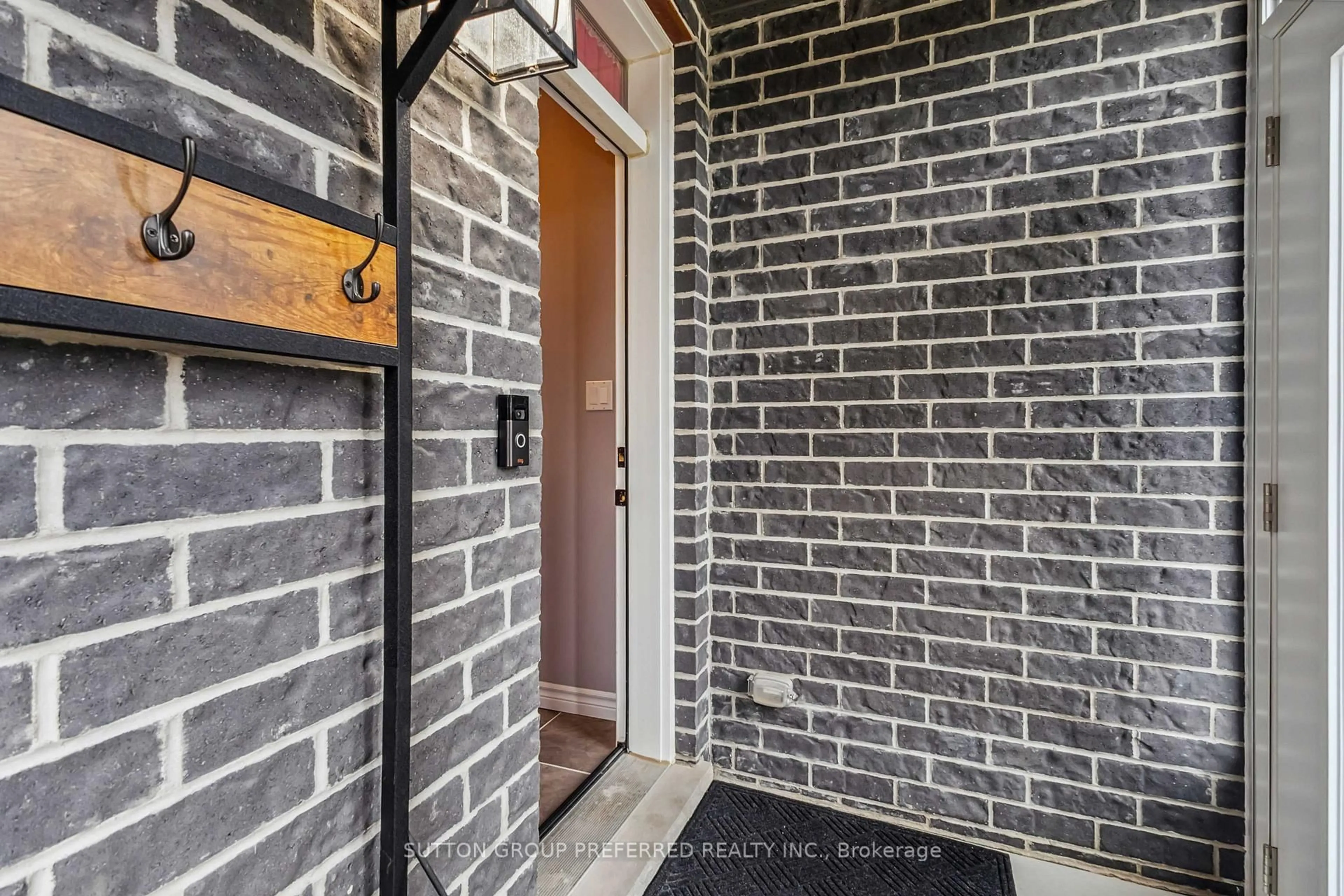 Indoor entryway for 1852 Foxridge Cres, London North Ontario N6G 0L7