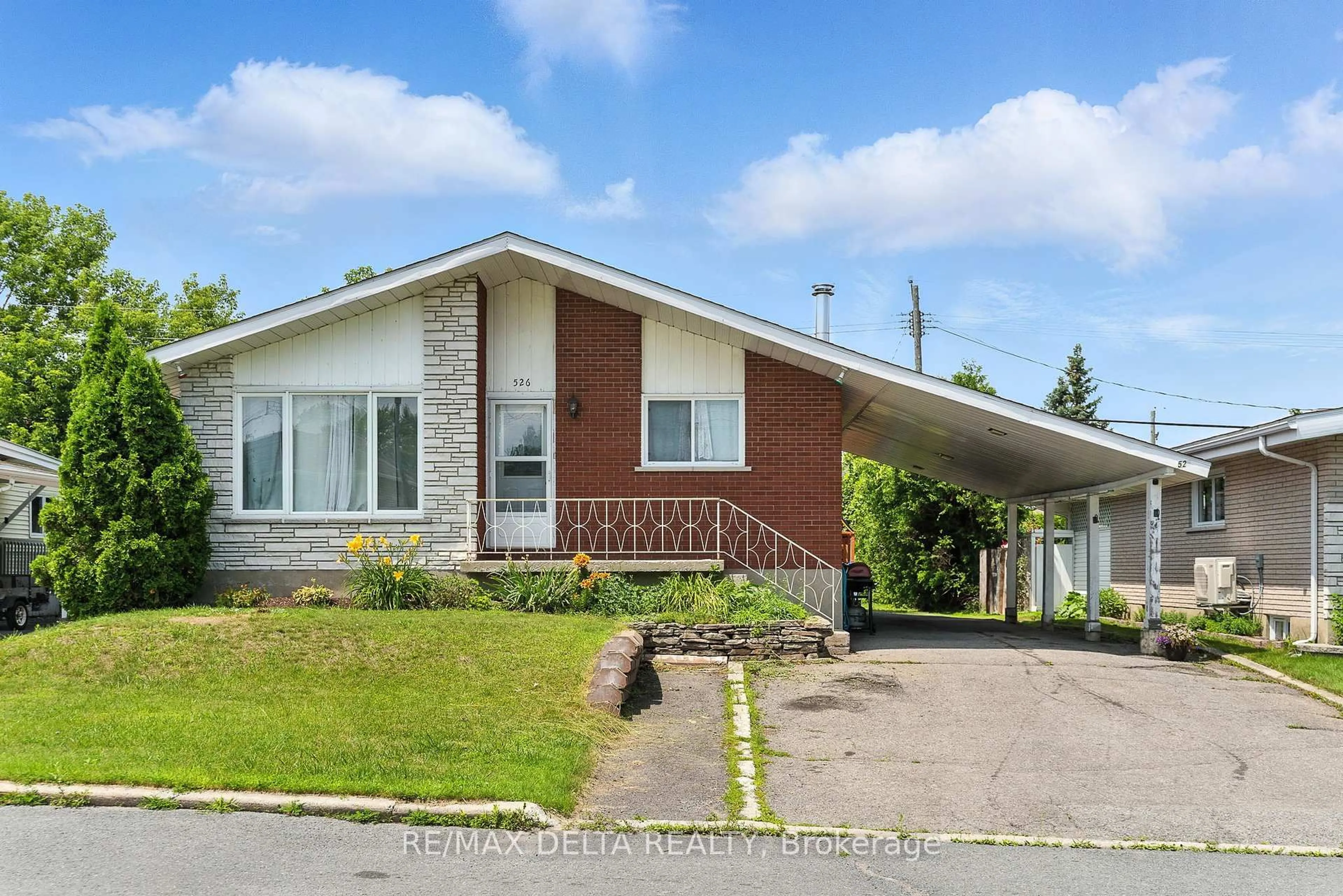 Home with vinyl exterior material, street for 524-526 Theriault St, Hawkesbury Ontario K6A 1Z3