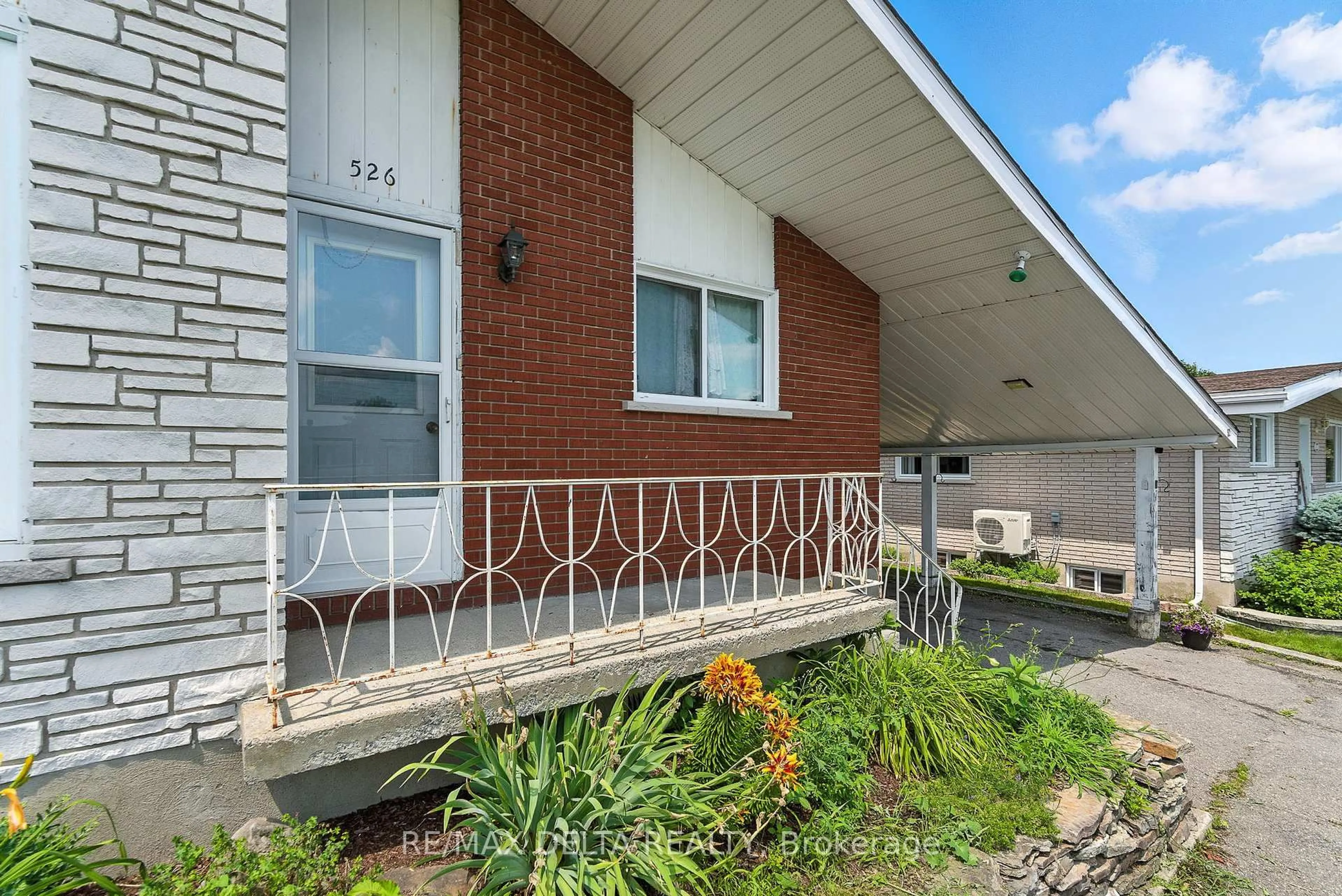 Patio, street for 524-526 Theriault St, Hawkesbury Ontario K6A 1Z3