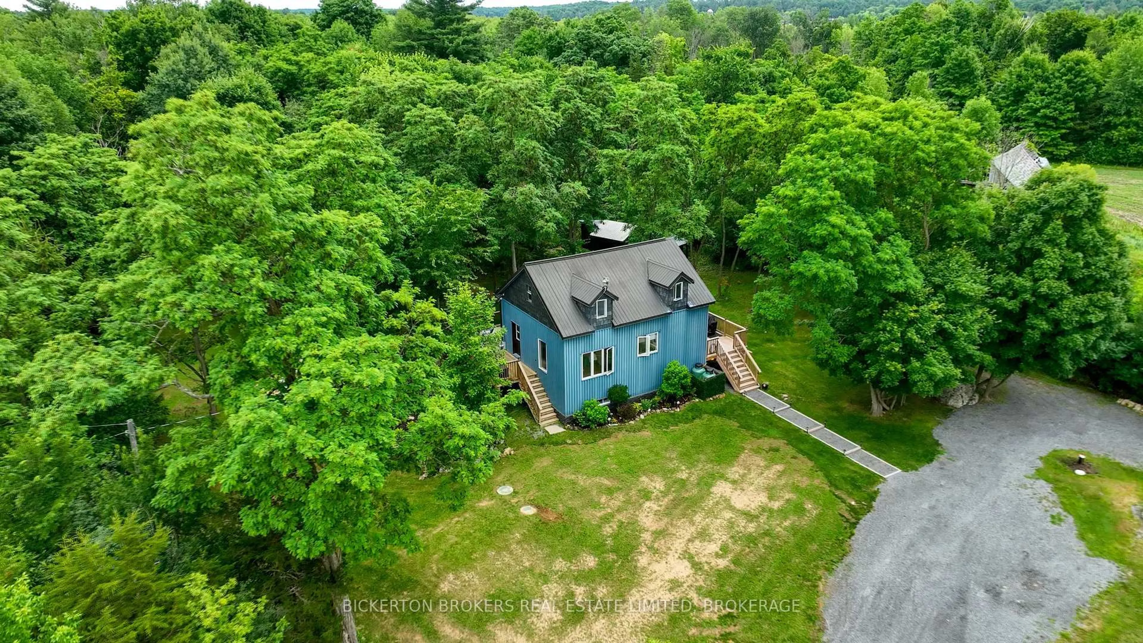 A pic from outside/outdoor area/front of a property/back of a property/a pic from drone, unknown for 971 Fortune Line Rd, Rideau Lakes Ontario K0E 1N0