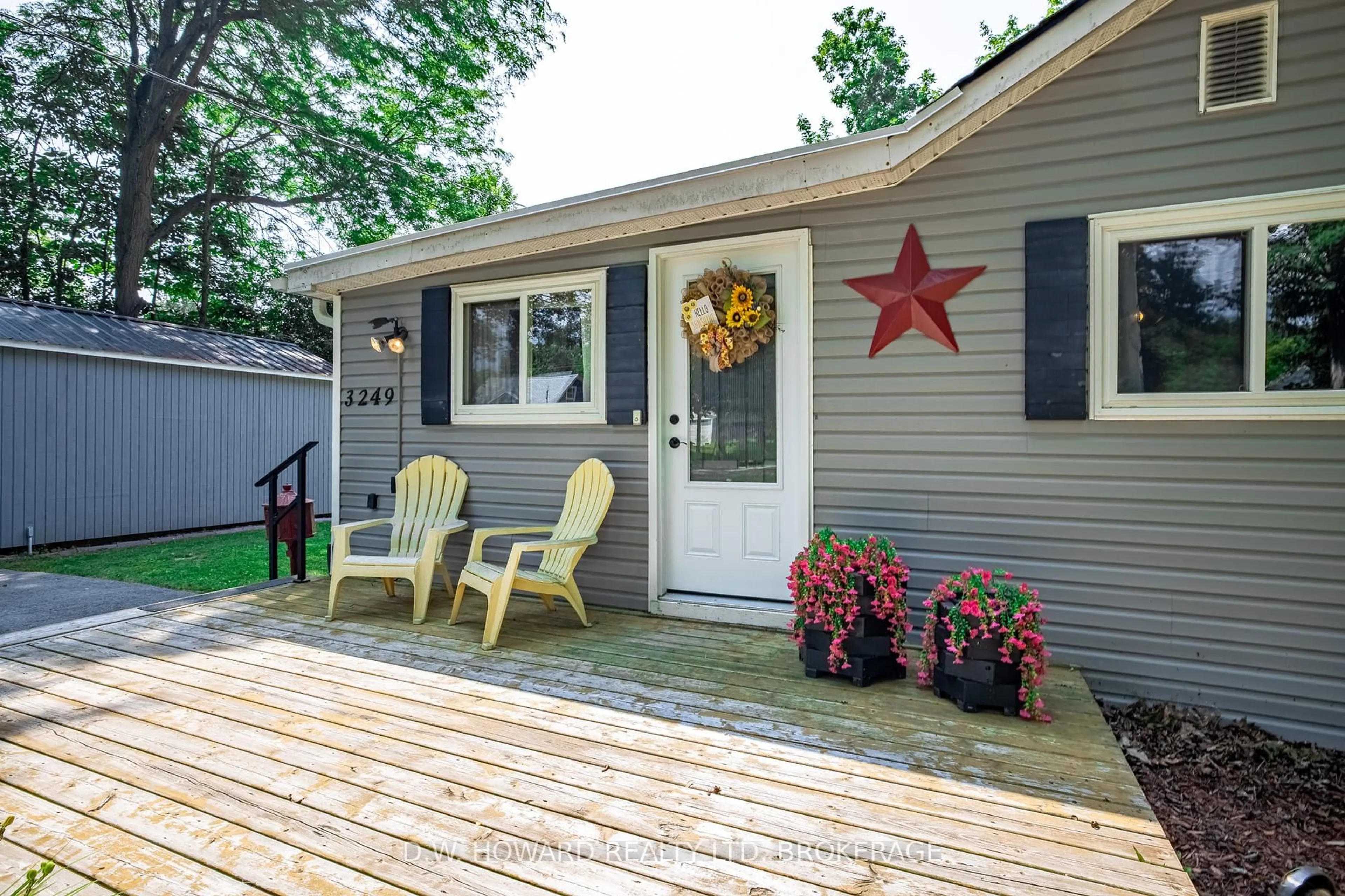 Patio, street for 3249 Maple Ave, Fort Erie Ontario L0S 1N0