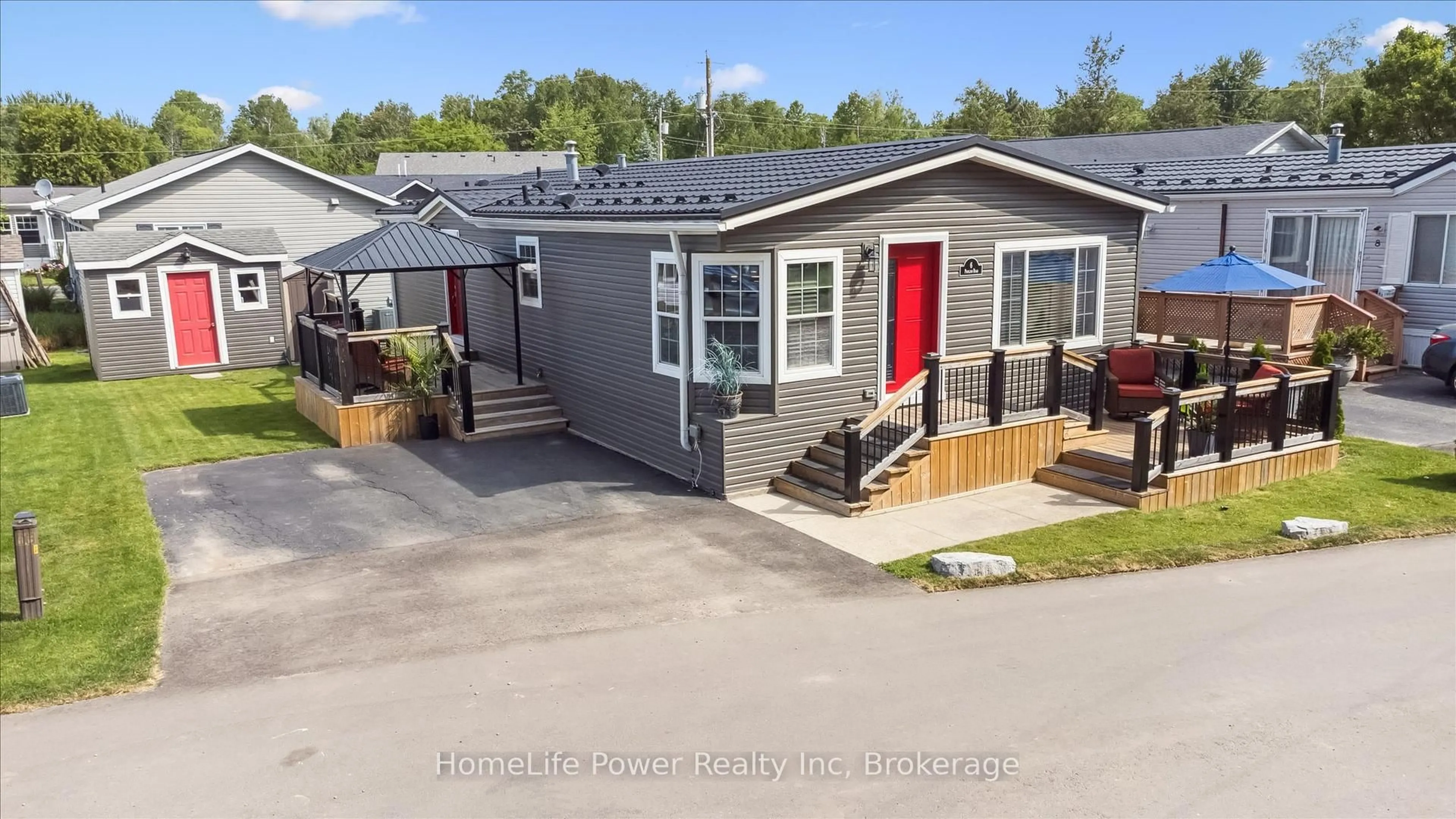 A pic from outside/outdoor area/front of a property/back of a property/a pic from drone, street for 6 Pavilion Rd, Puslinch Ontario N0B 2J0