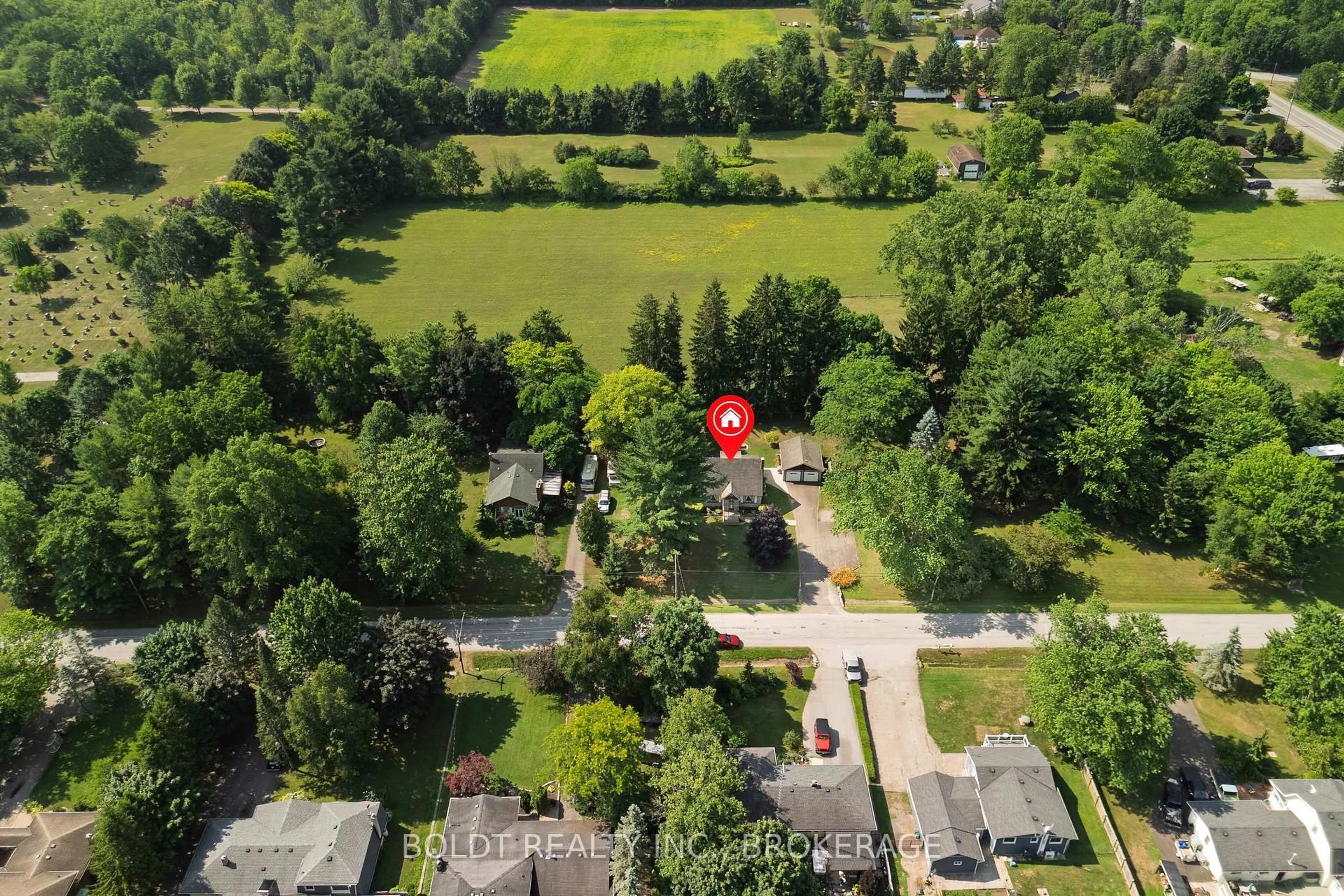 A pic from outside/outdoor area/front of a property/back of a property/a pic from drone, unknown for 747 Ridge Rd, Welland Ontario L3B 5N7