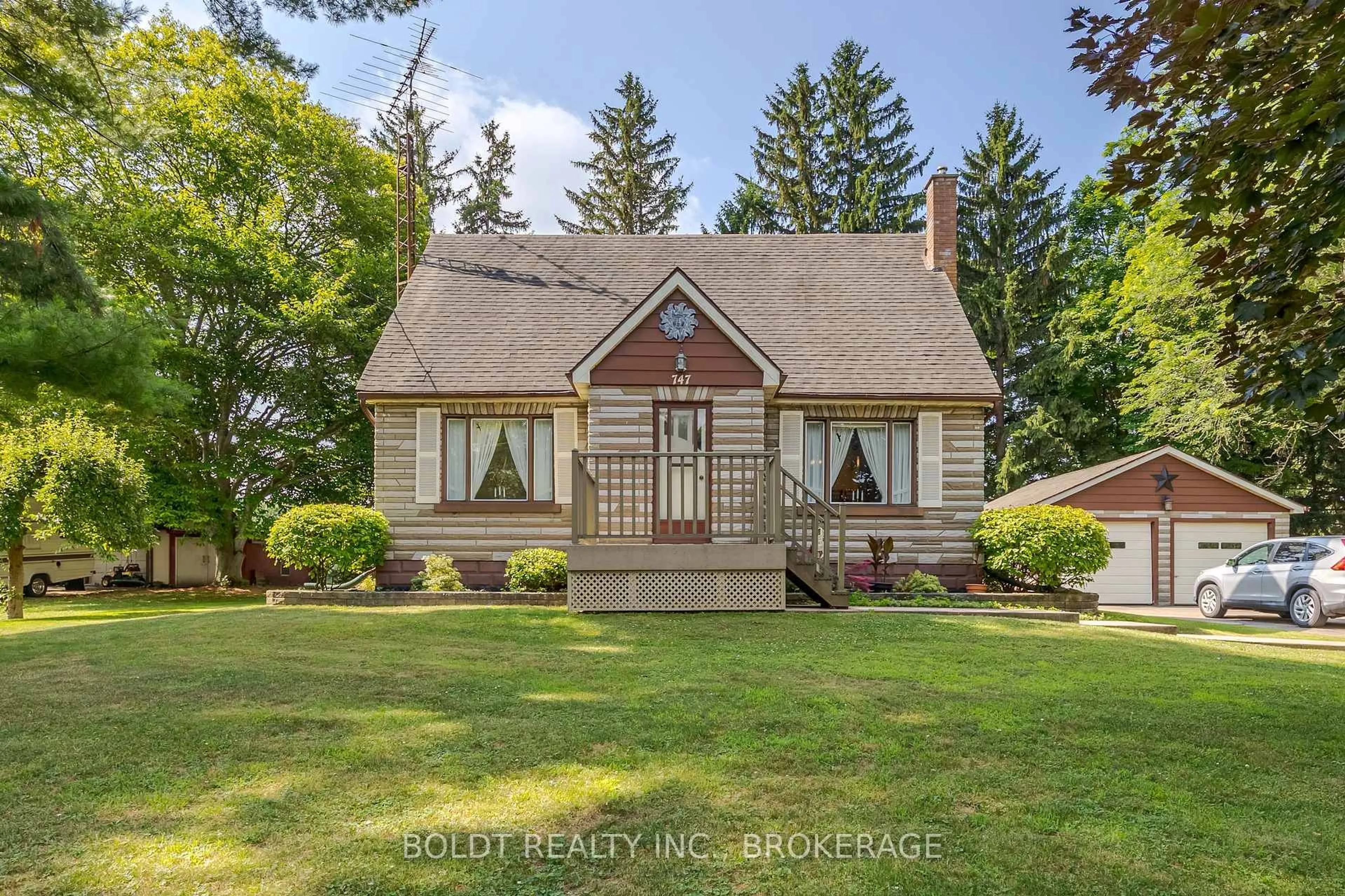 Unknown for 747 Ridge Rd, Welland Ontario L3B 5N7