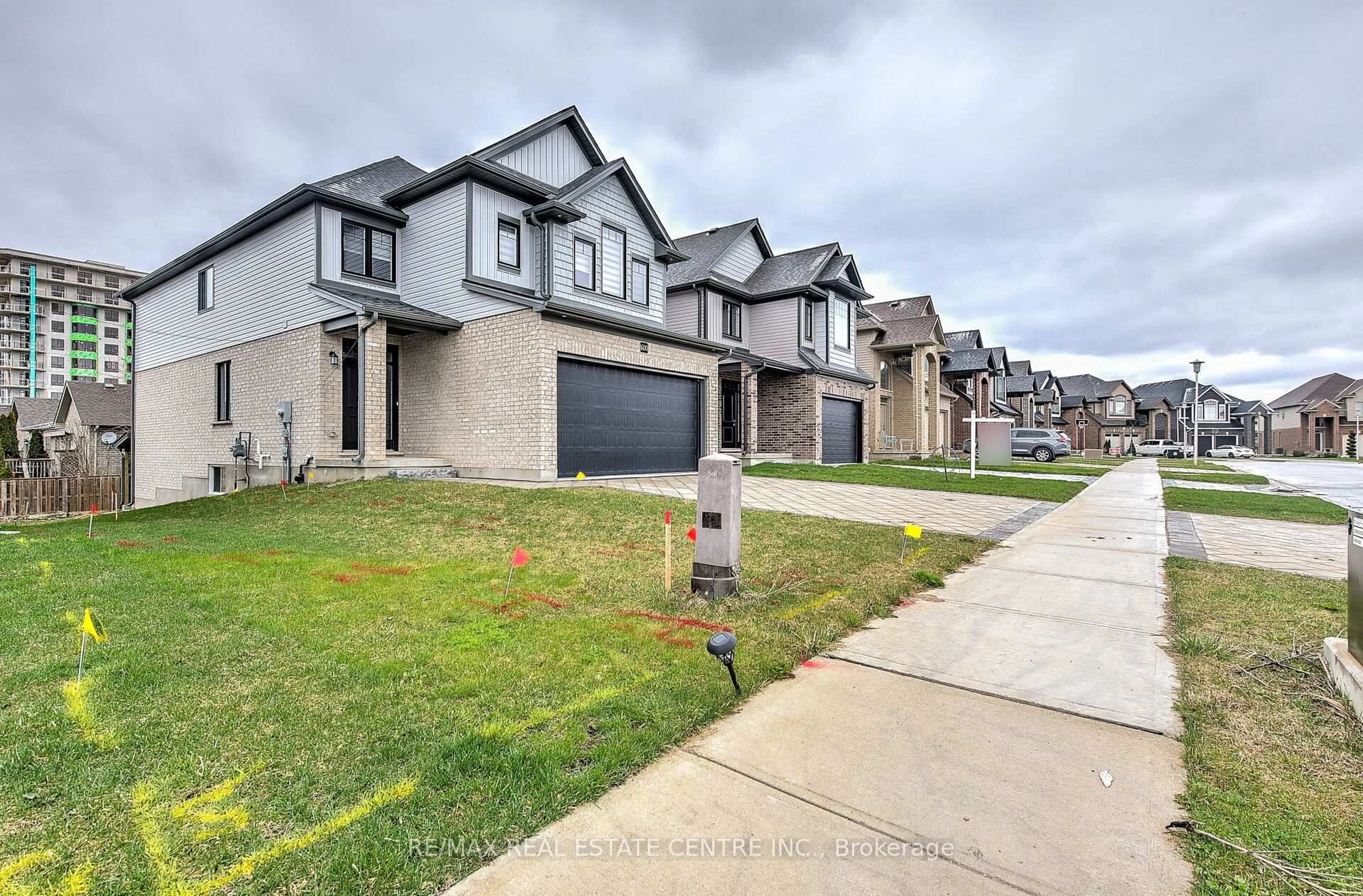 A pic from outside/outdoor area/front of a property/back of a property/a pic from drone, street for 1600 Noah Bend, London North Ontario N6G 0T2