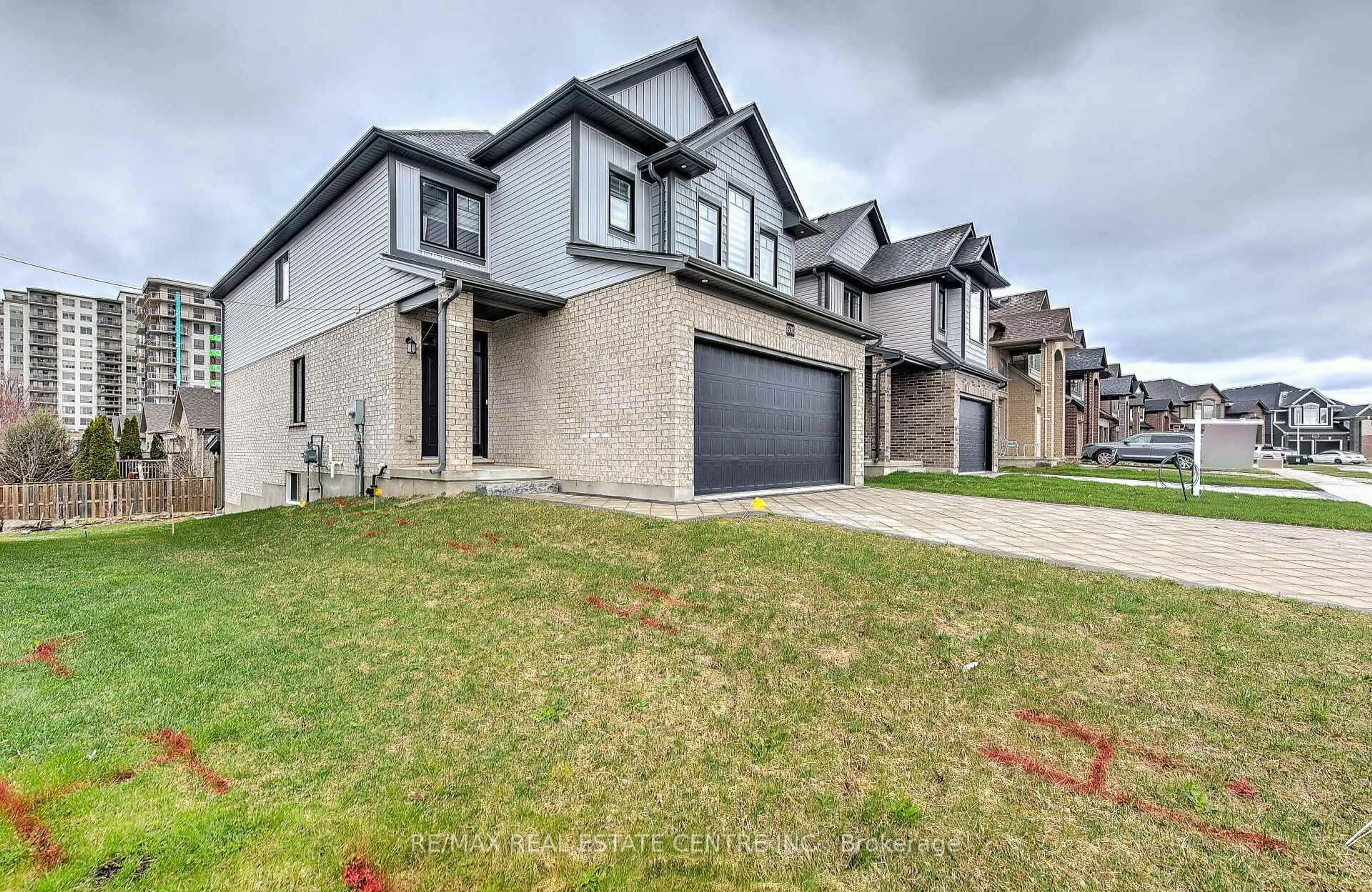A pic from outside/outdoor area/front of a property/back of a property/a pic from drone, street for 1600 Noah Bend, London North Ontario N6G 0T2