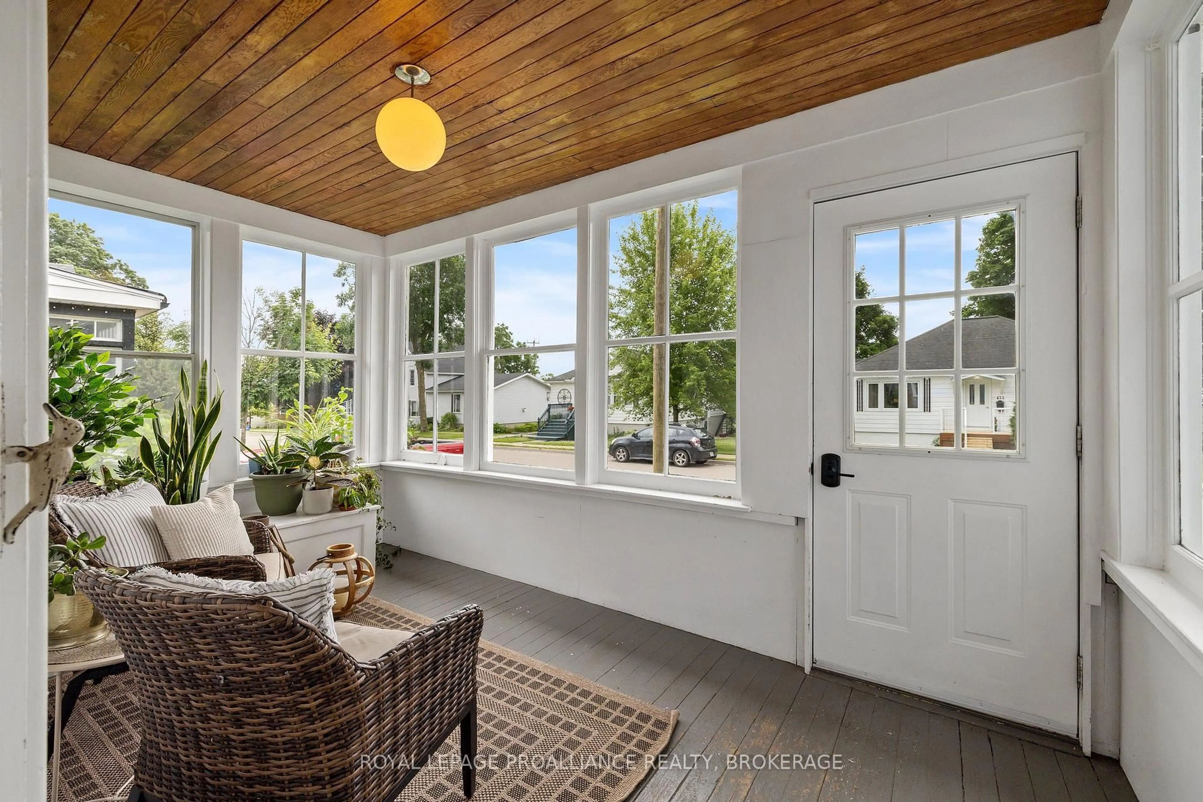 Indoor entryway for 420 Garden St, Gananoque Ontario K7G 1J7