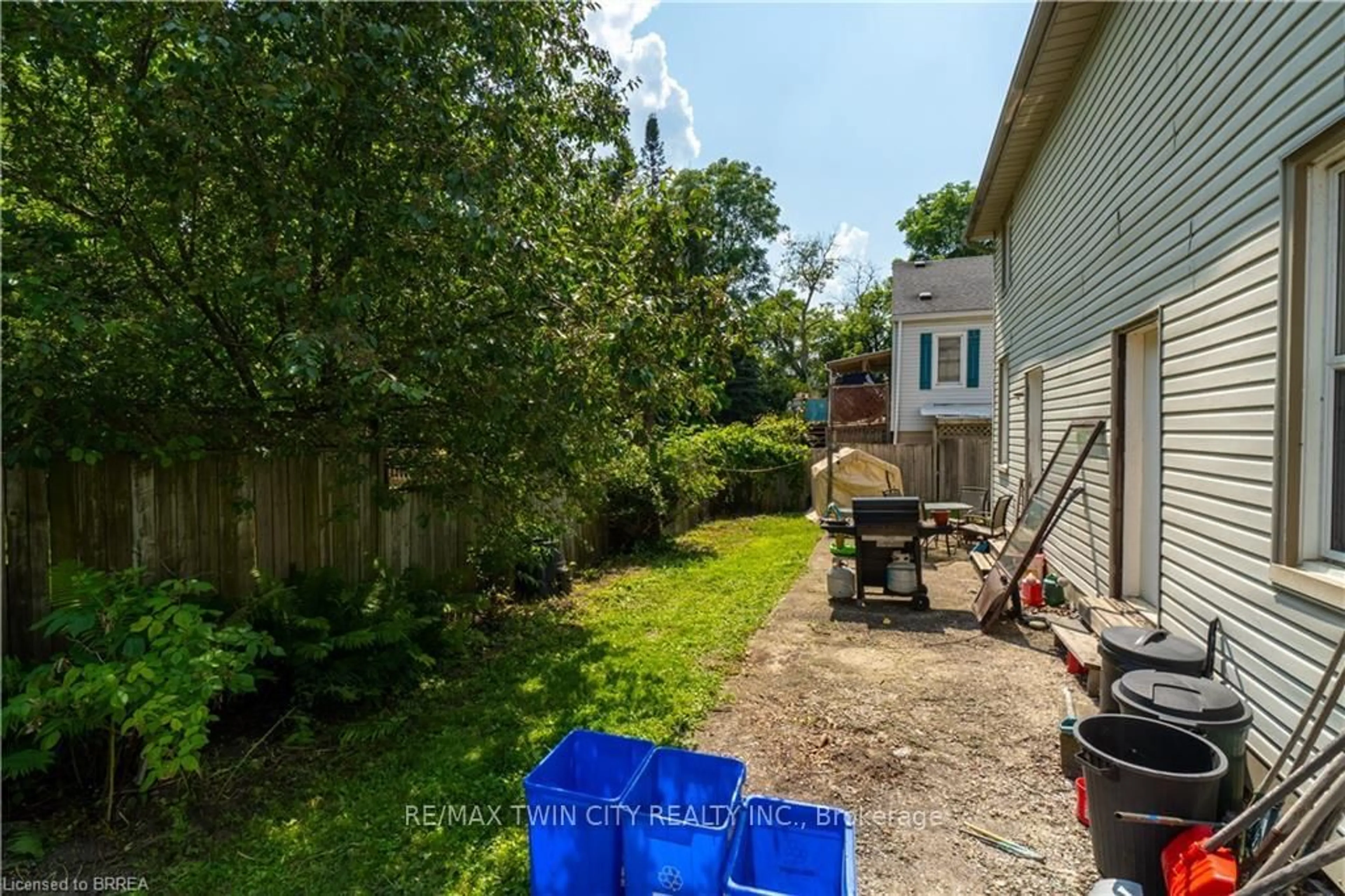Patio, unknown for 43-45 William St, Brant Ontario N3L 1L1