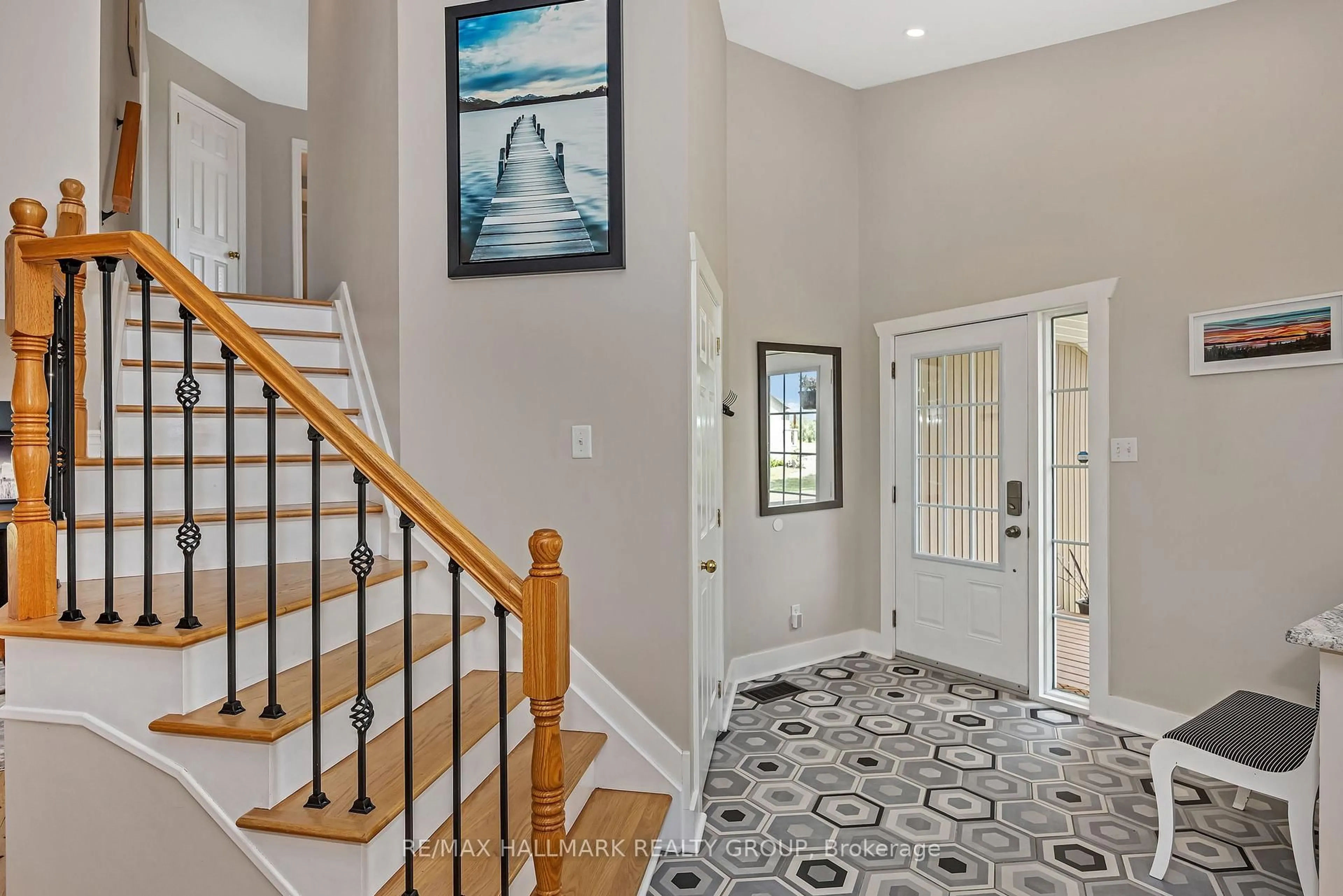 Indoor entryway for 650 West Point Dr, Perth Ontario K7H 3C7
