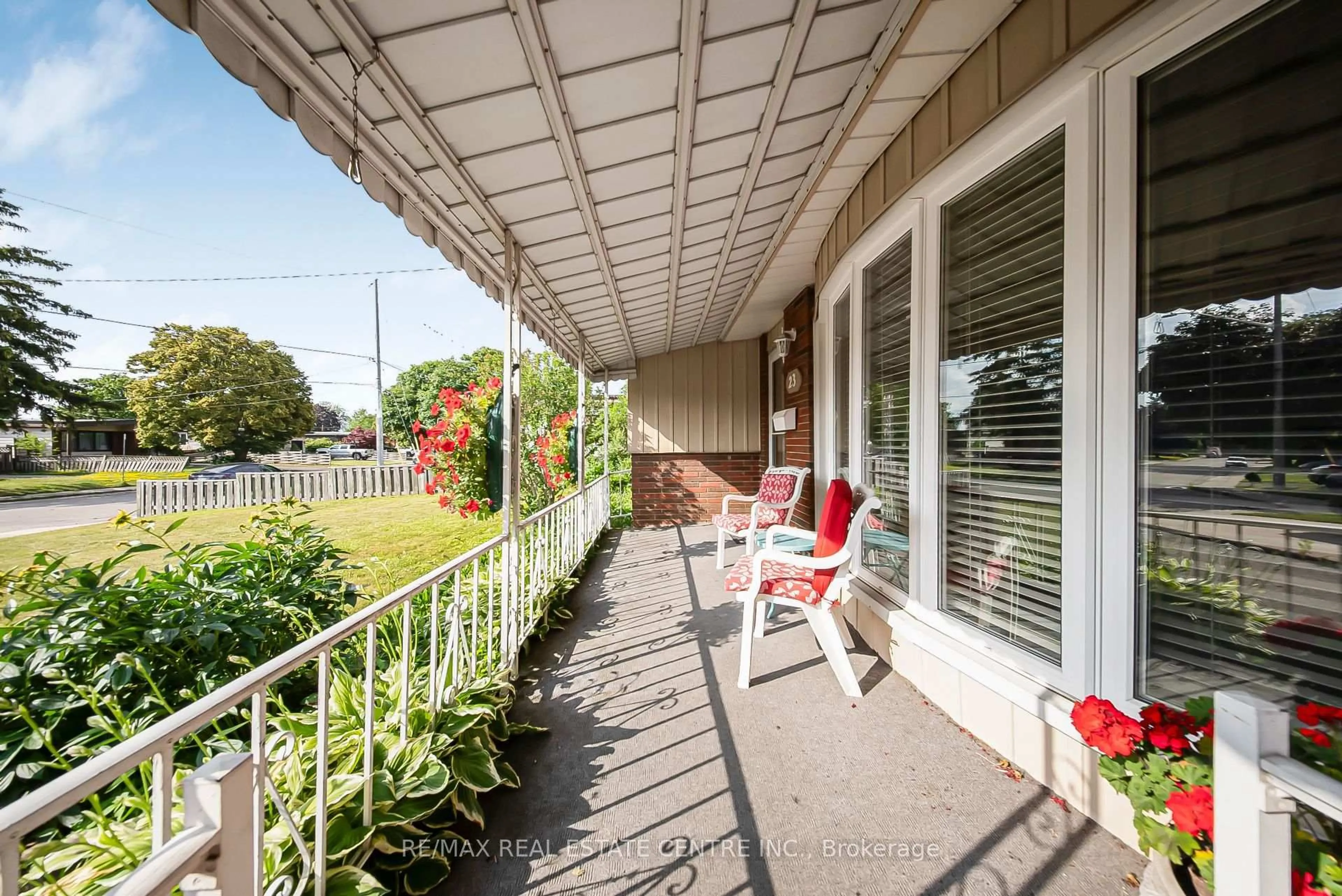 Patio, street for 23 Coral Dr, Hamilton Ontario L8V 2N4