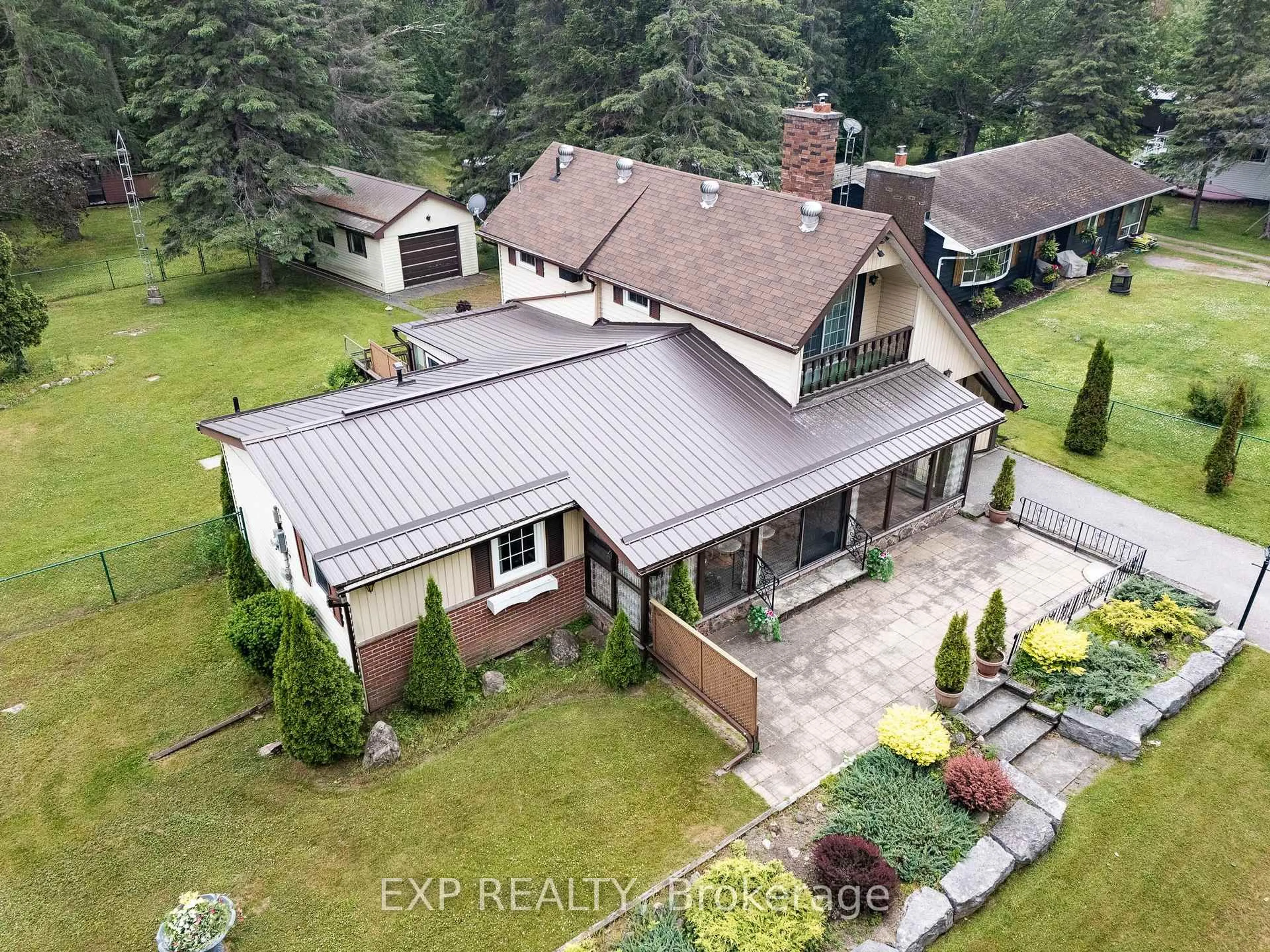 A pic from outside/outdoor area/front of a property/back of a property/a pic from drone, building for 66 Trent Canal Rd, Kawartha Lakes Ontario L9P 1M7