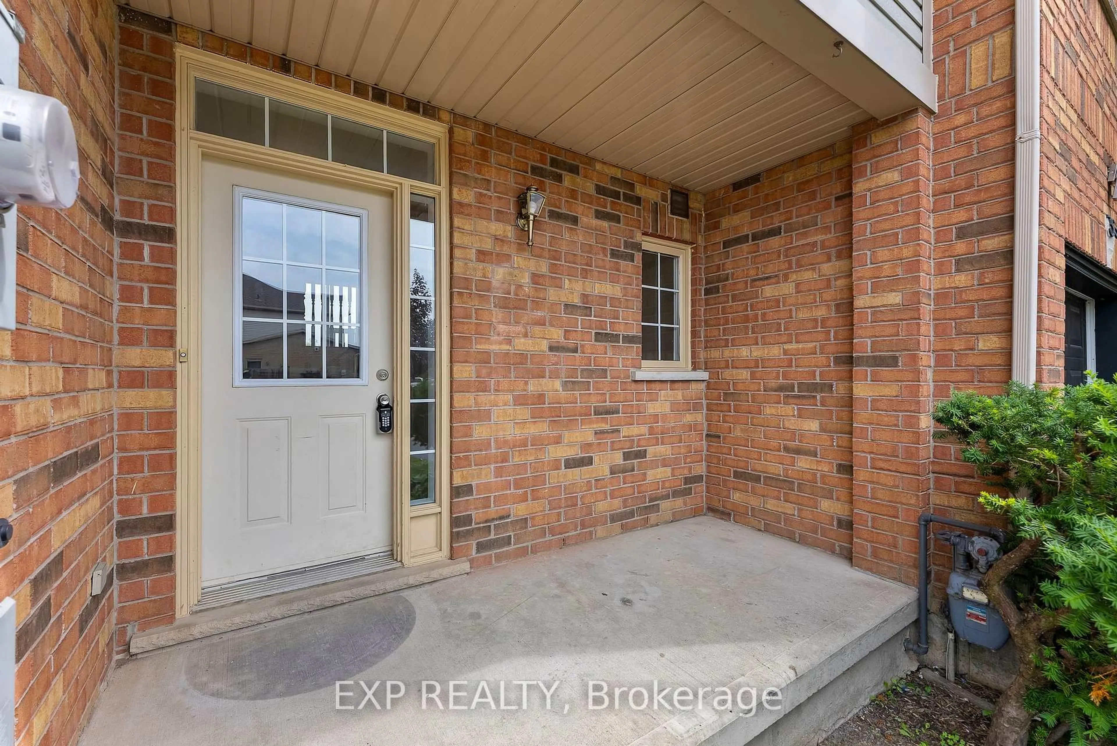 Indoor entryway for 38 Natalie Crt, Thorold Ontario L2V 5C6
