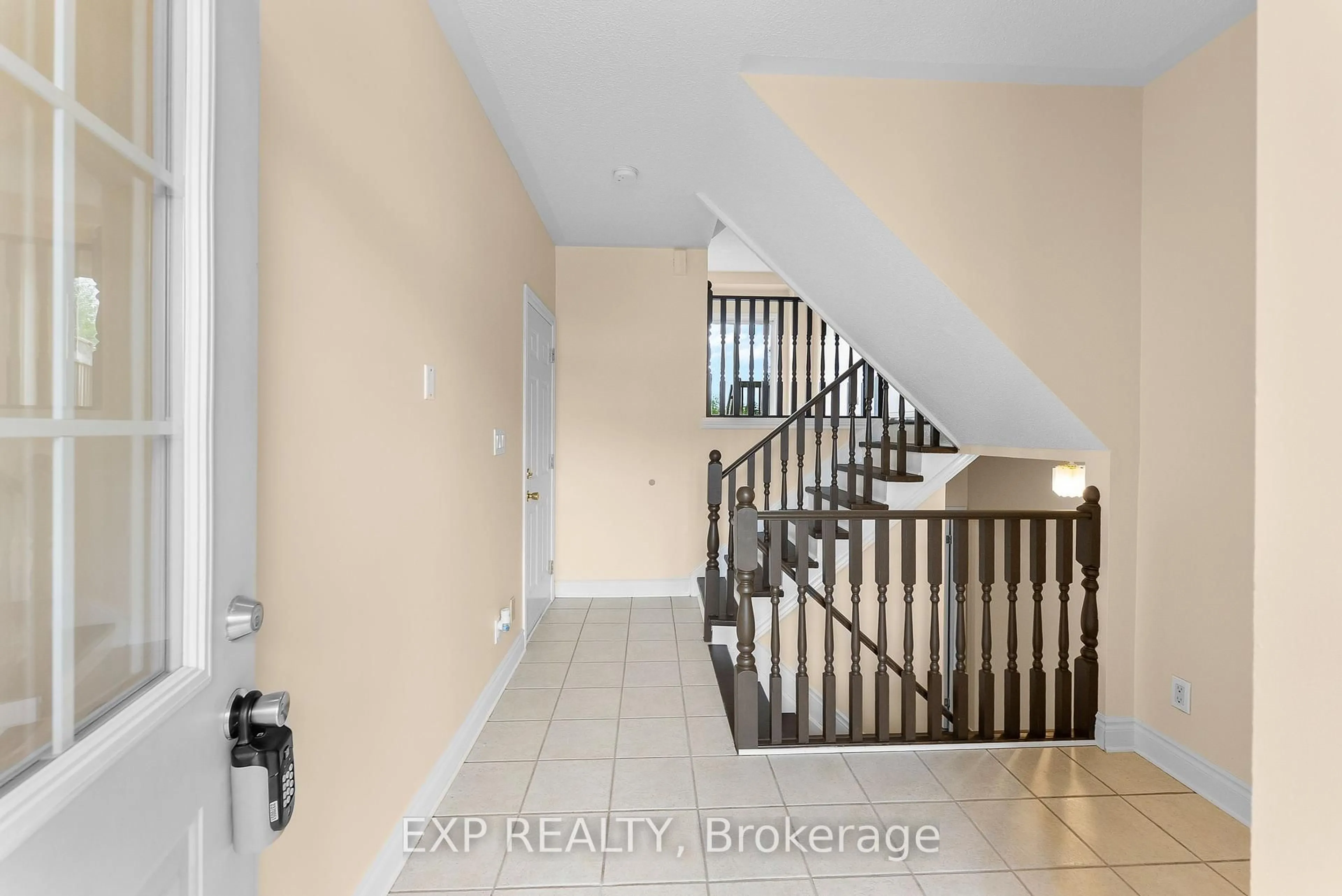 Indoor entryway for 38 Natalie Crt, Thorold Ontario L2V 5C6