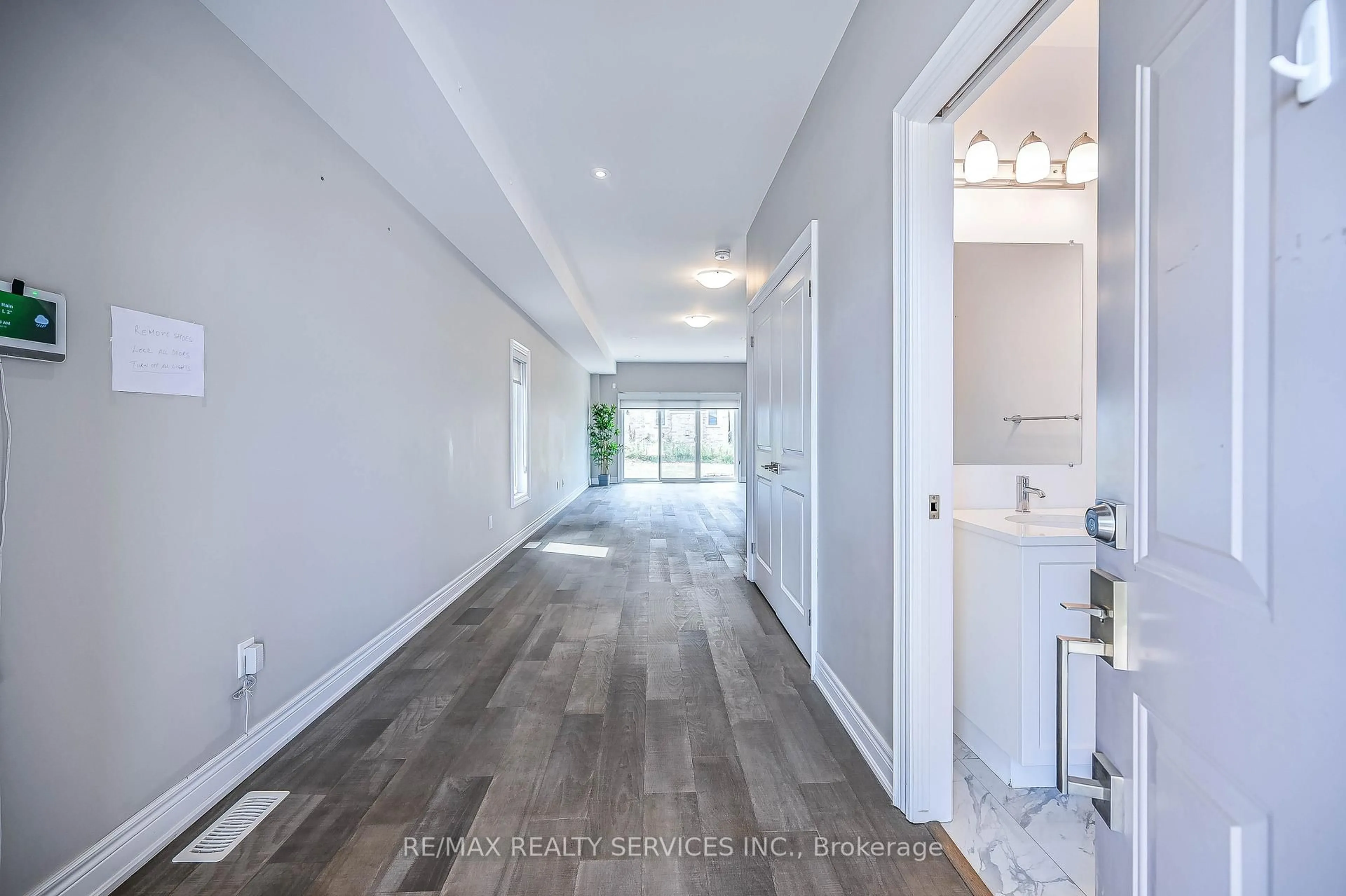 Indoor entryway for 25 Autumn Ave, Thorold Ontario L2V 0H2