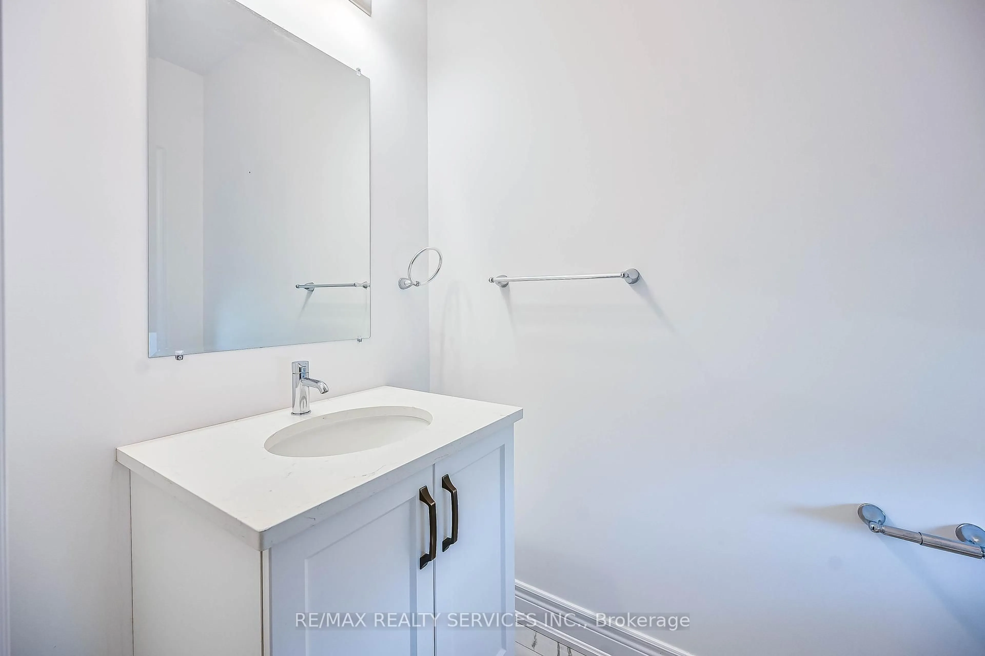 Standard bathroom, unknown for 25 Autumn Ave, Thorold Ontario L2V 0H2